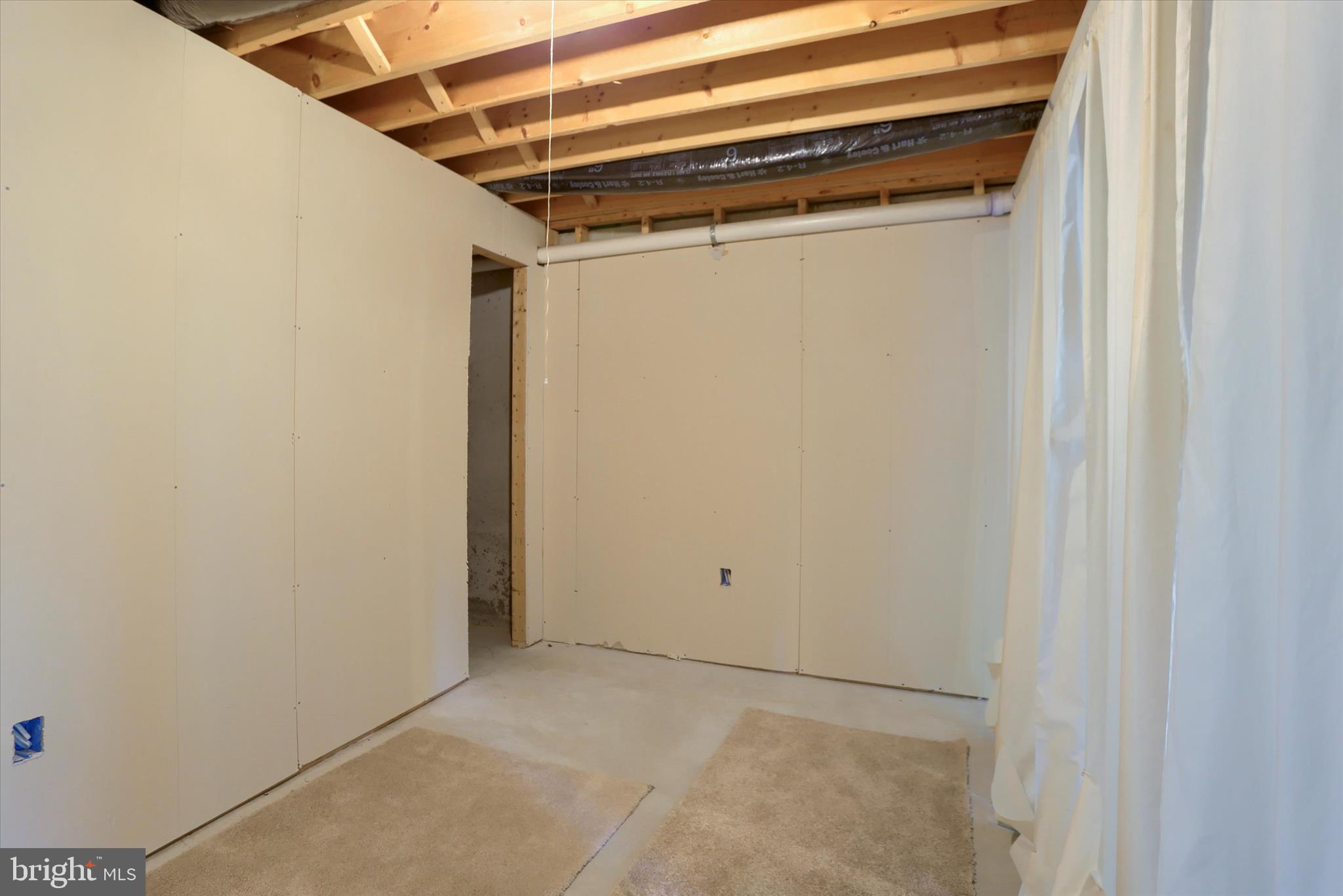 LOCUST WOODS - Residential