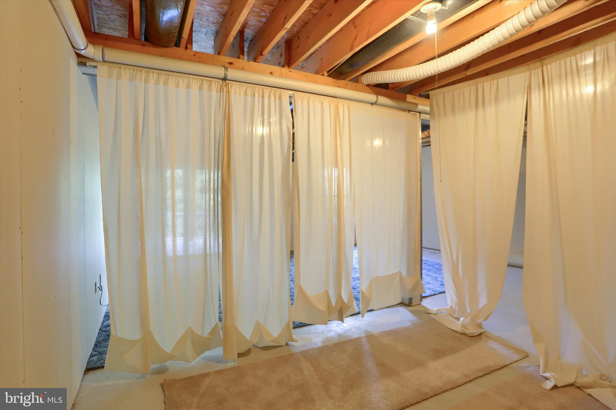 LOCUST WOODS - Residential