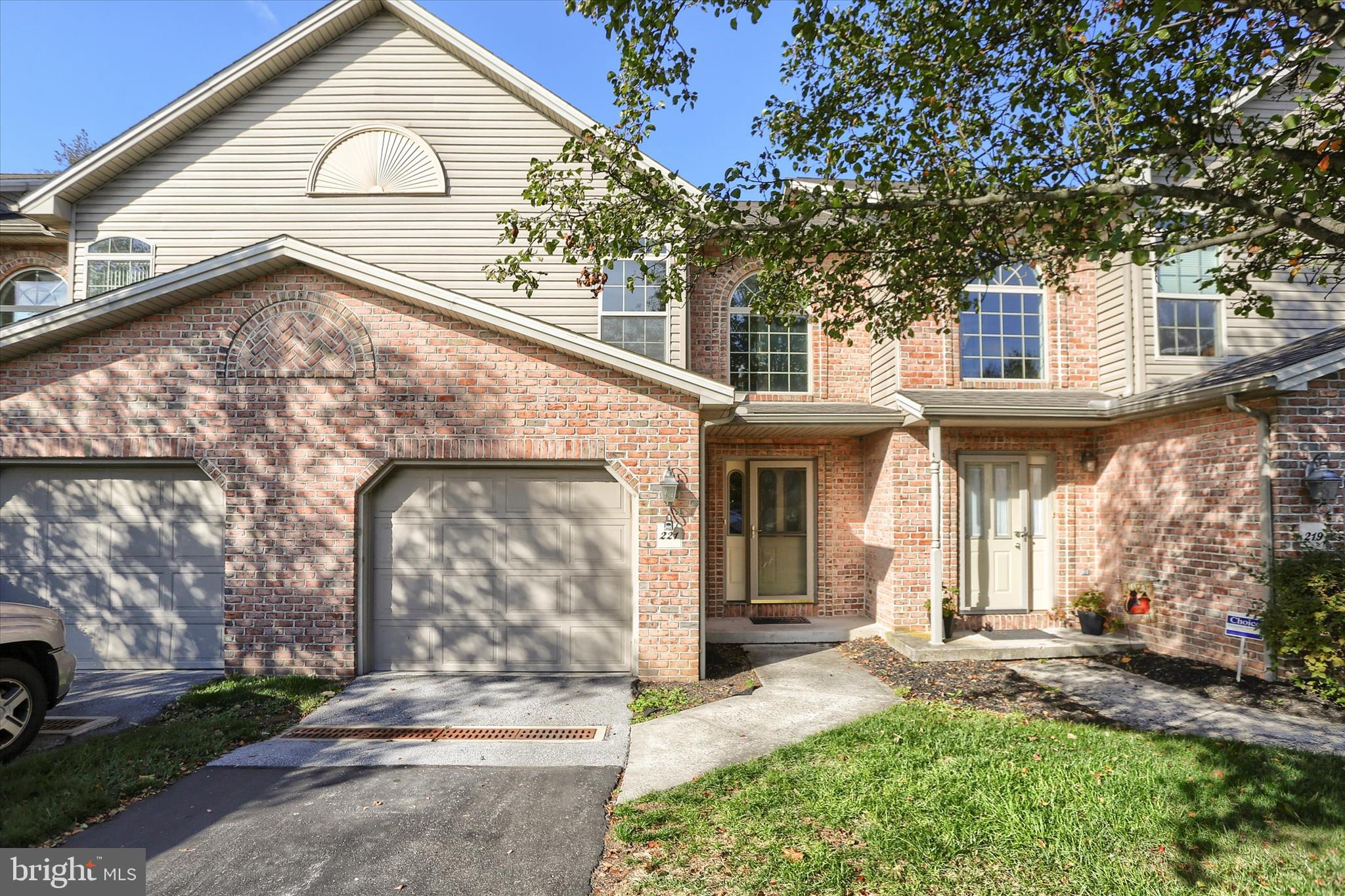 LOCUST WOODS - Residential