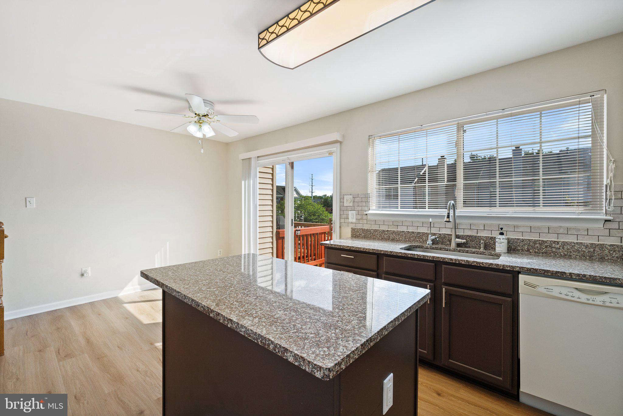 PARADISE - Residential Lease