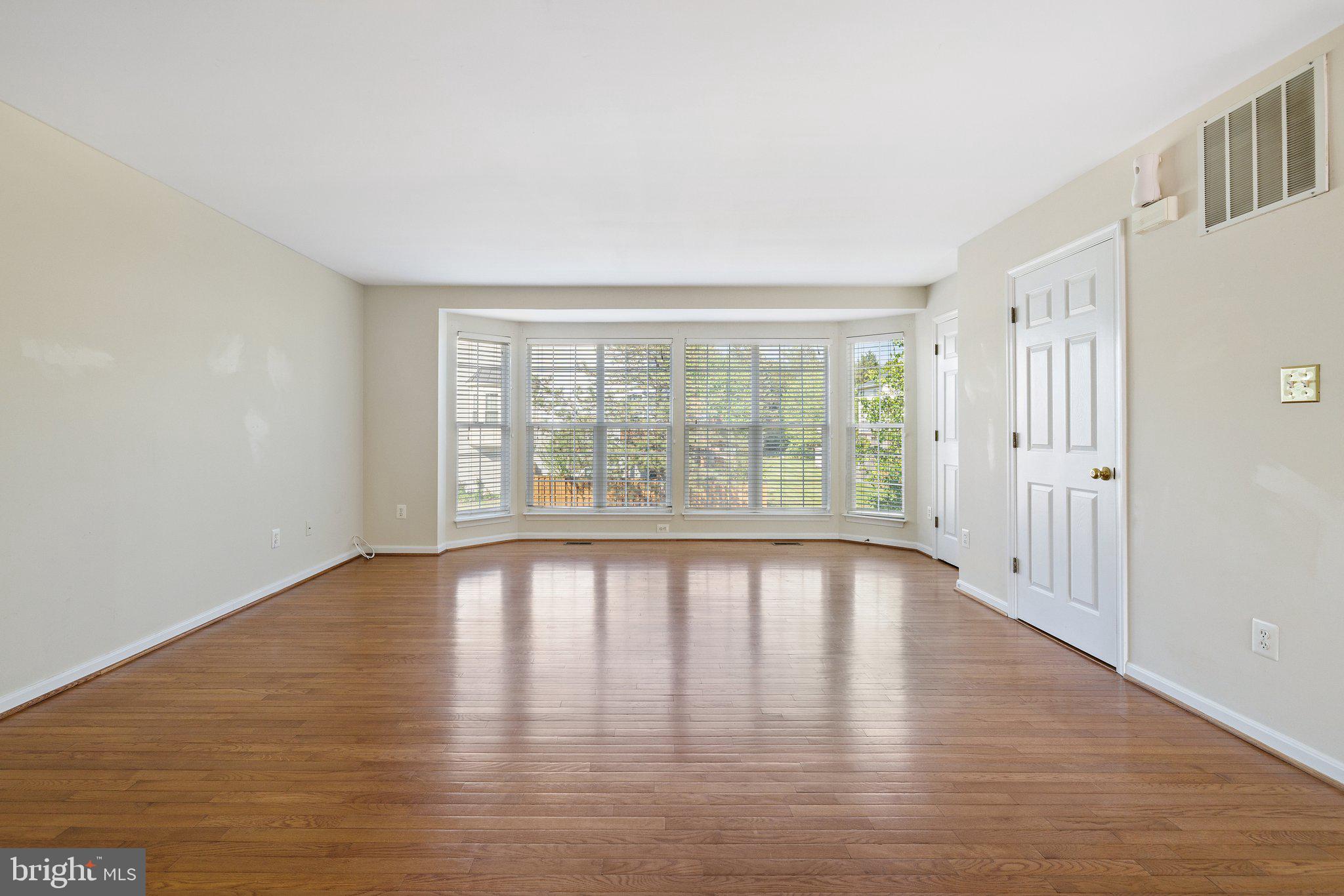 PARADISE - Residential Lease