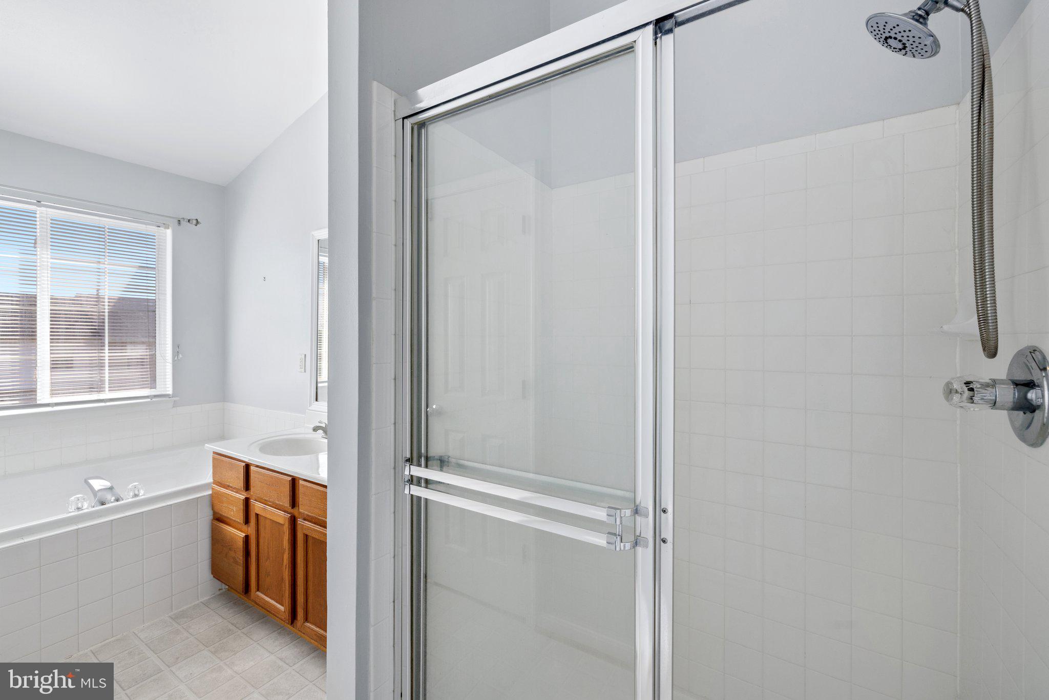 PARADISE - Residential Lease