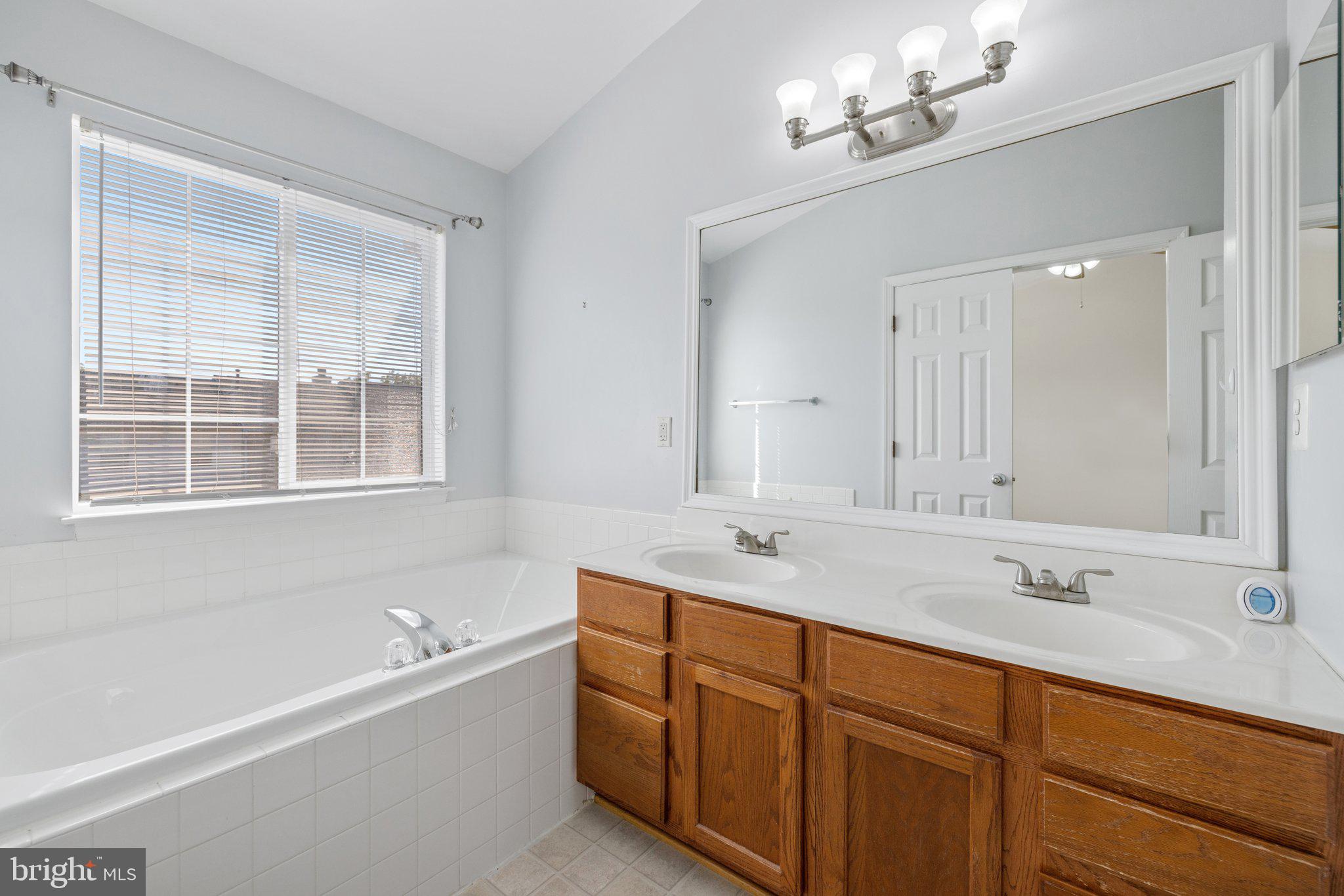 PARADISE - Residential Lease