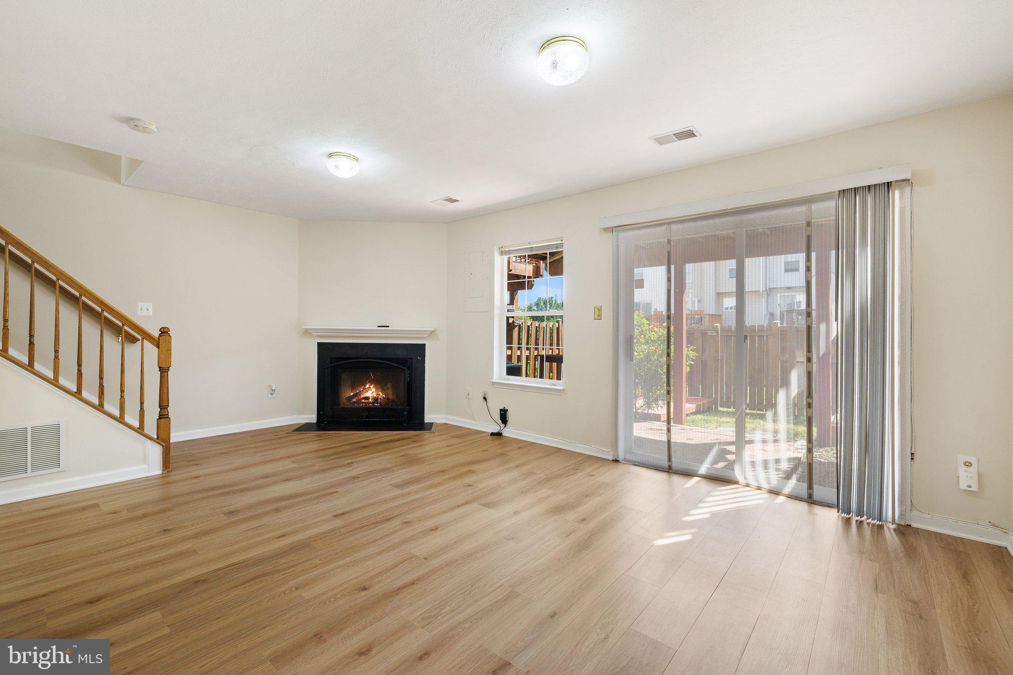 PARADISE - Residential Lease