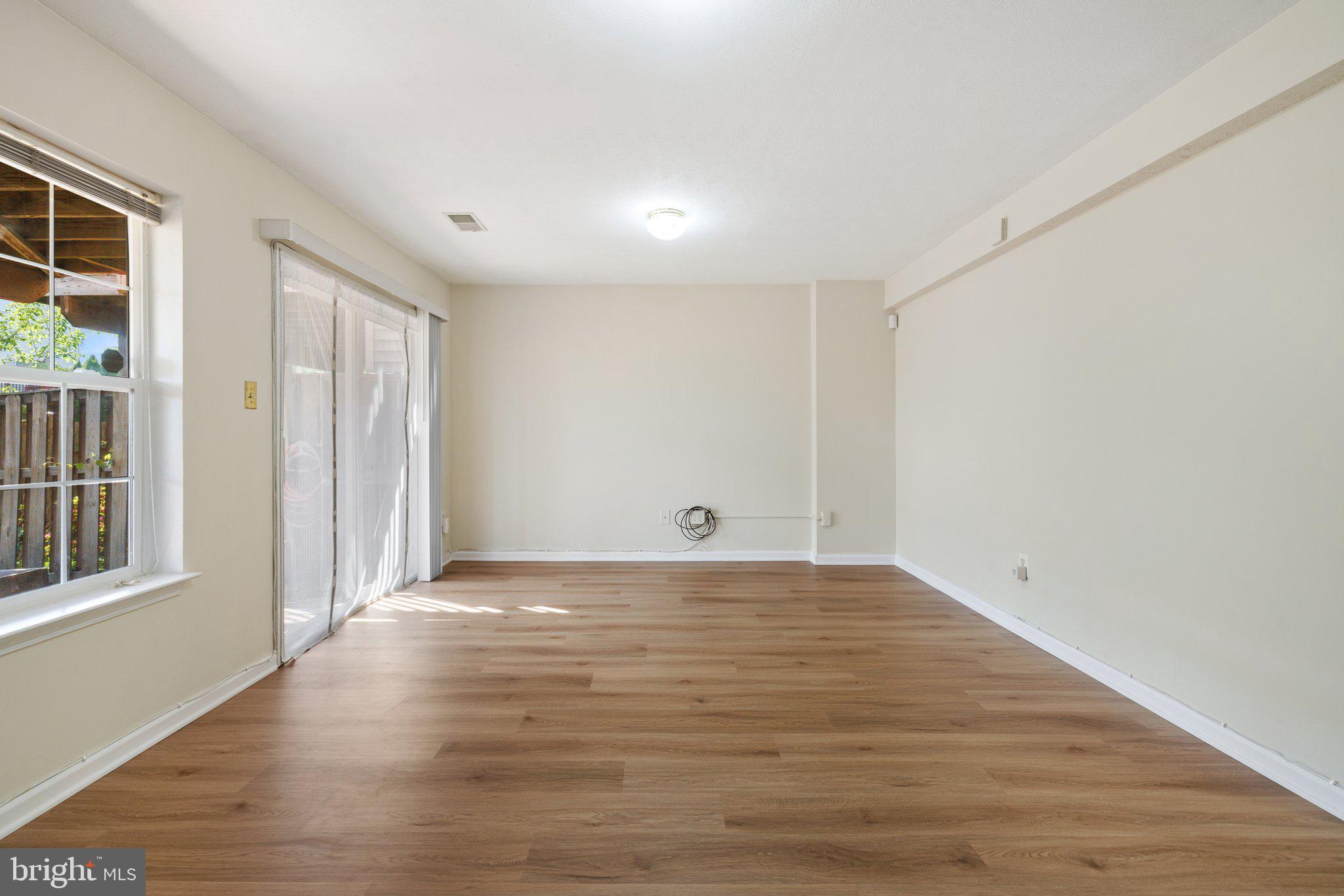 PARADISE - Residential Lease