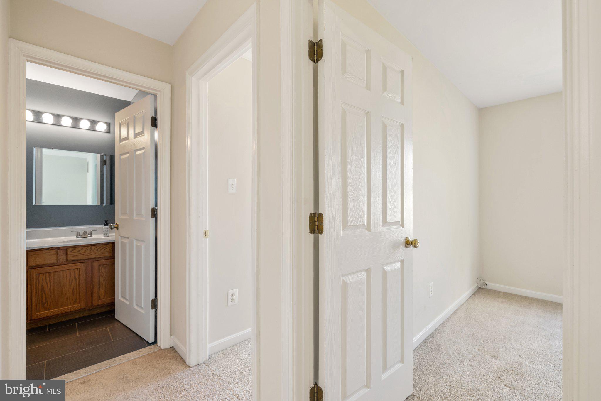 PARADISE - Residential Lease