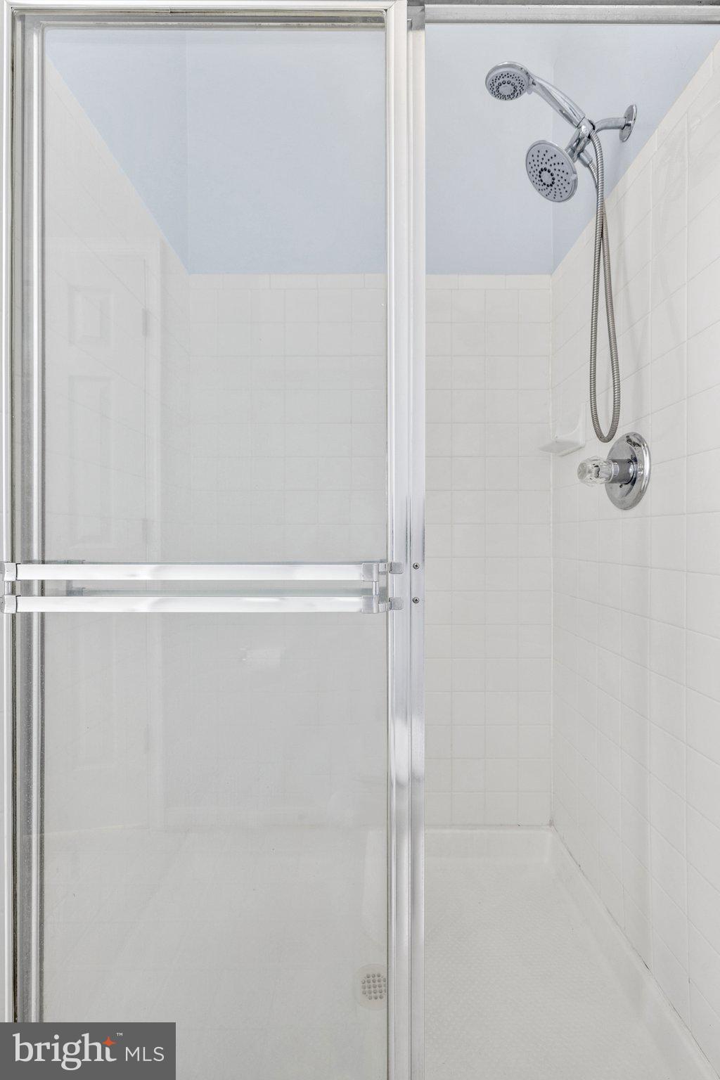 PARADISE - Residential Lease