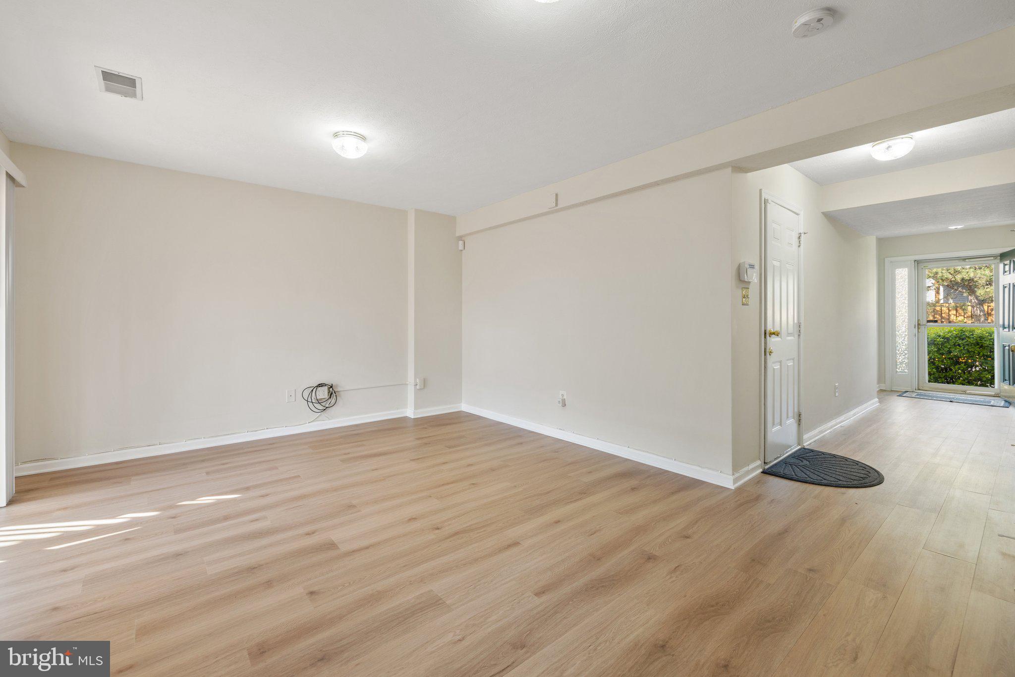 PARADISE - Residential Lease