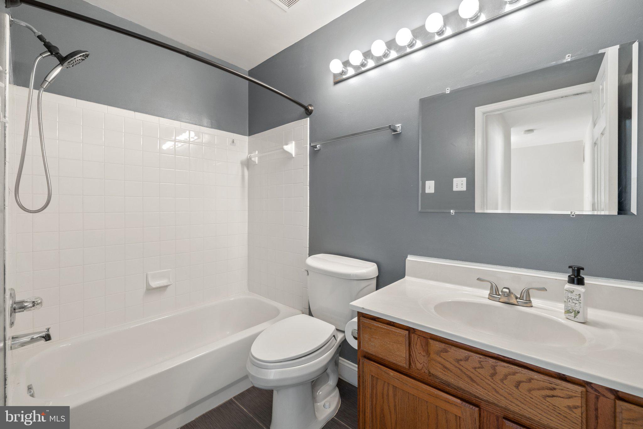 PARADISE - Residential Lease