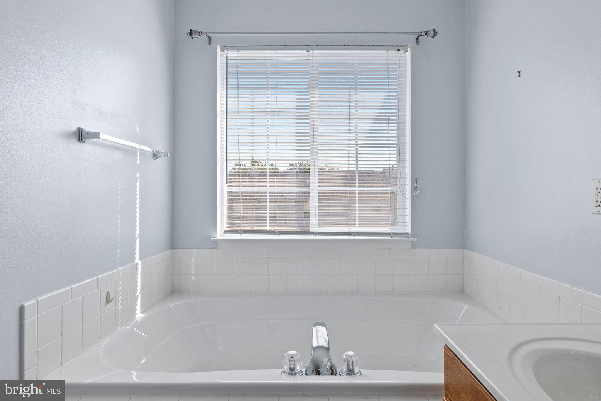 PARADISE - Residential Lease