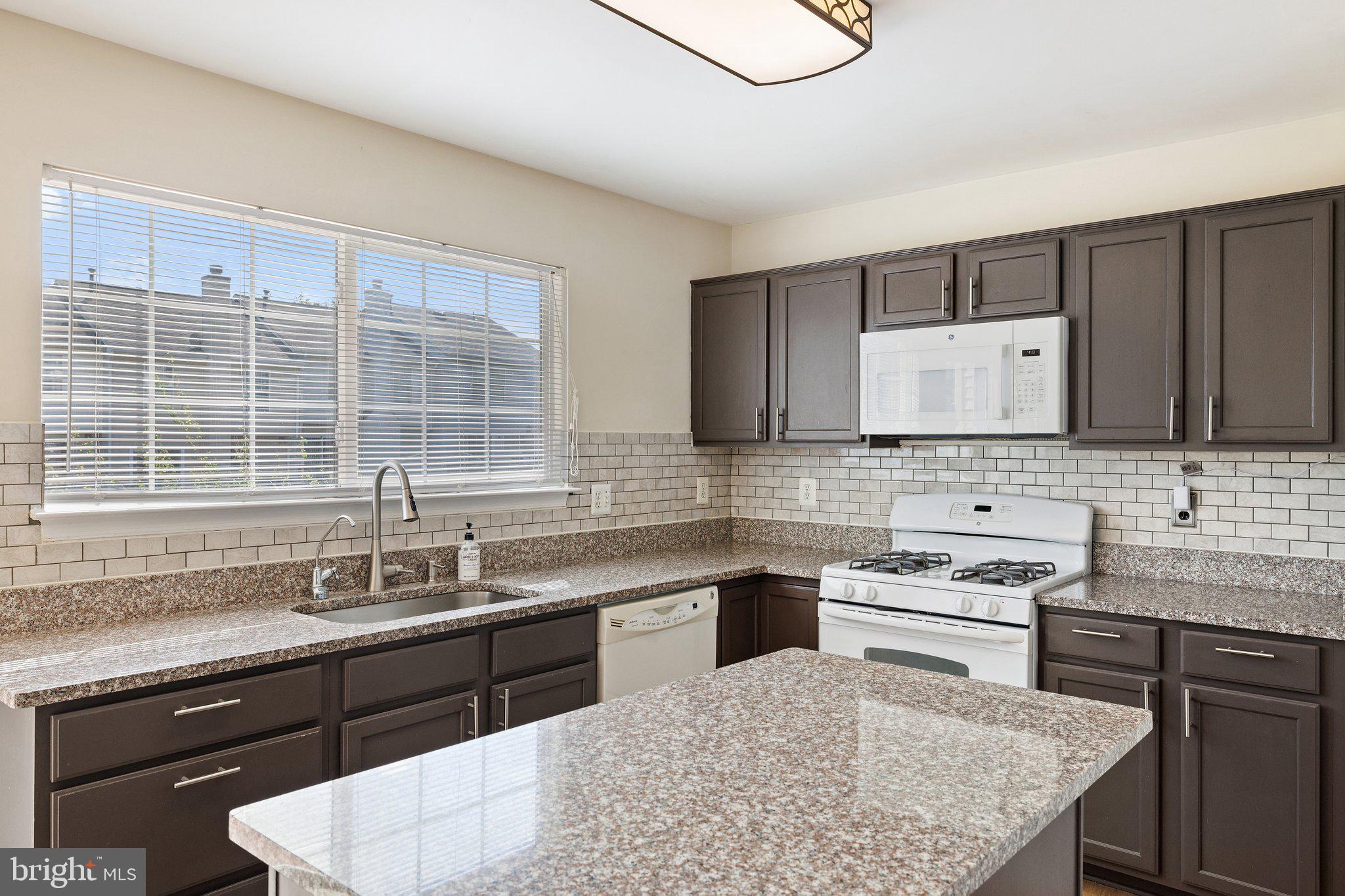 PARADISE - Residential Lease