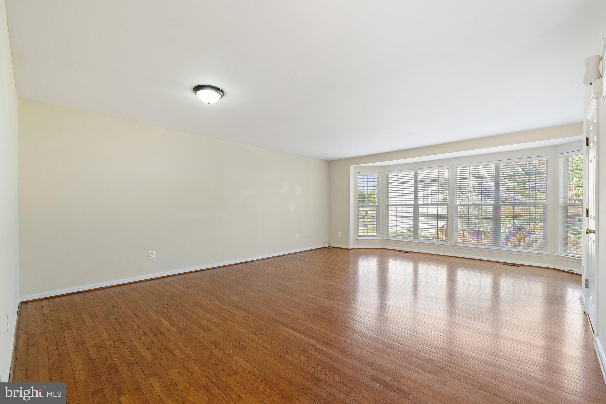 PARADISE - Residential Lease