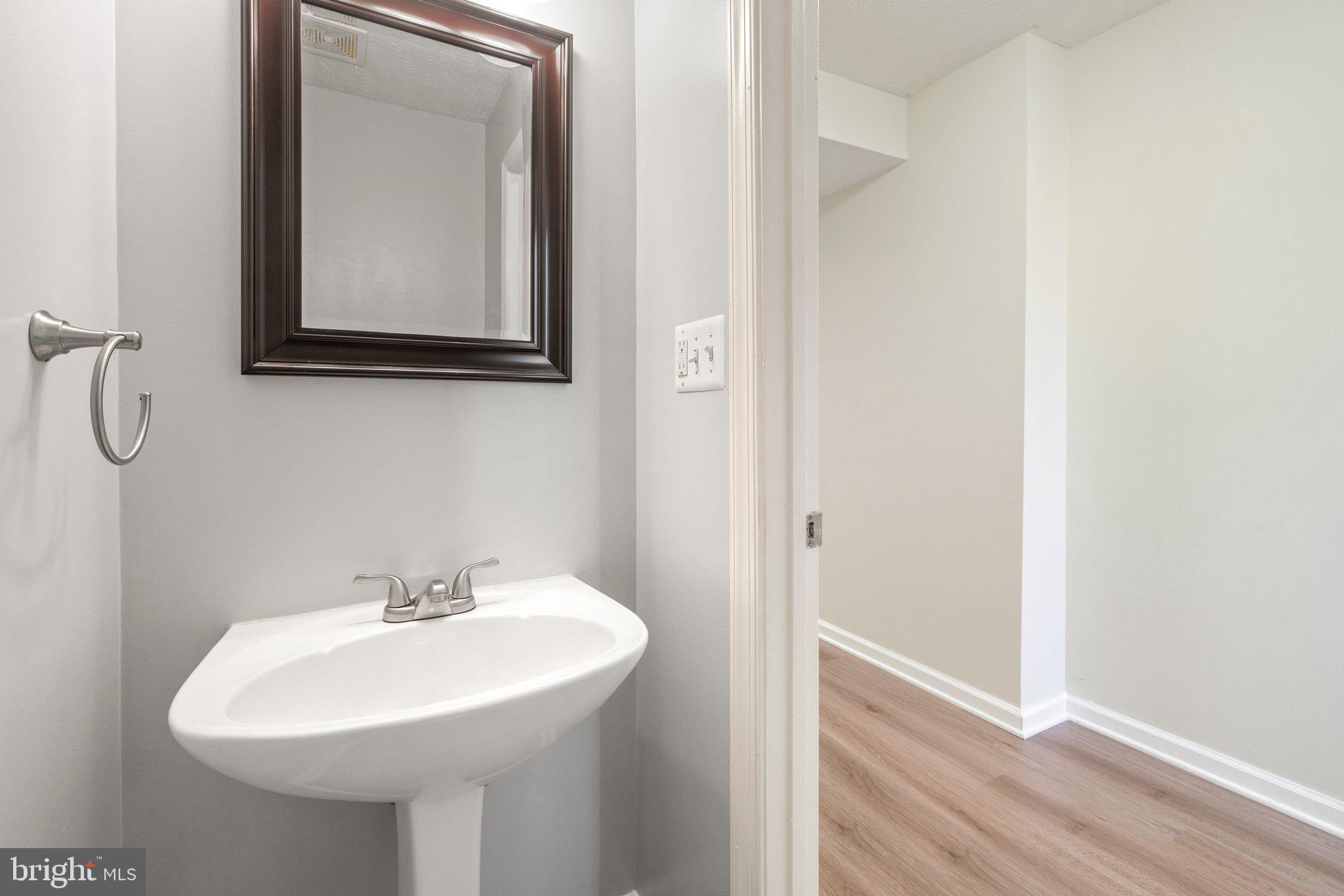 PARADISE - Residential Lease