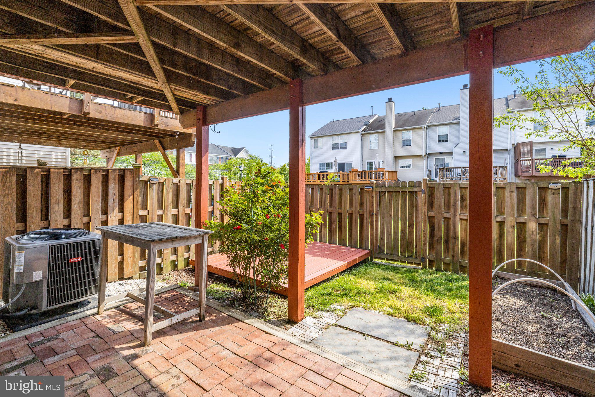 PARADISE - Residential Lease