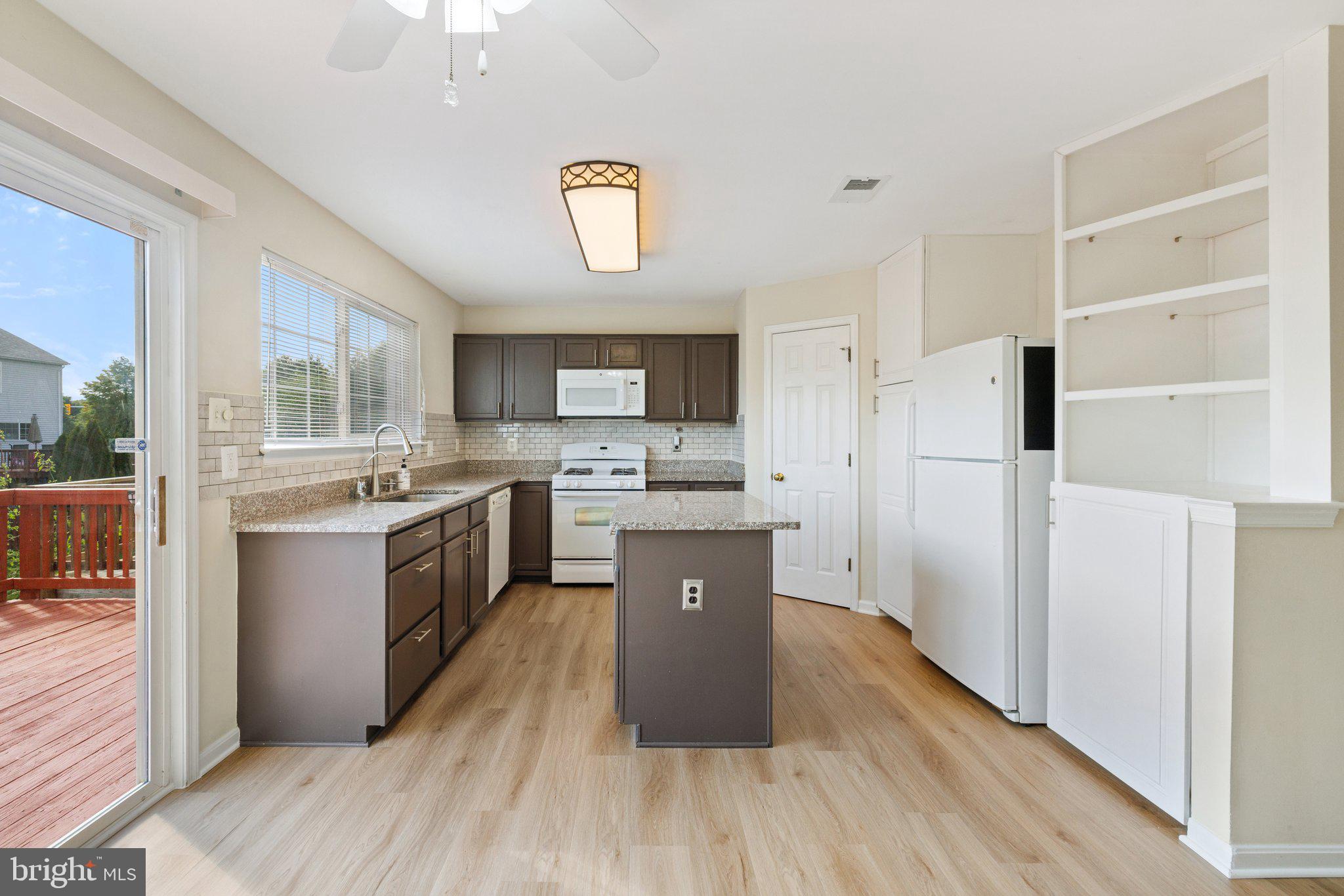 PARADISE - Residential Lease