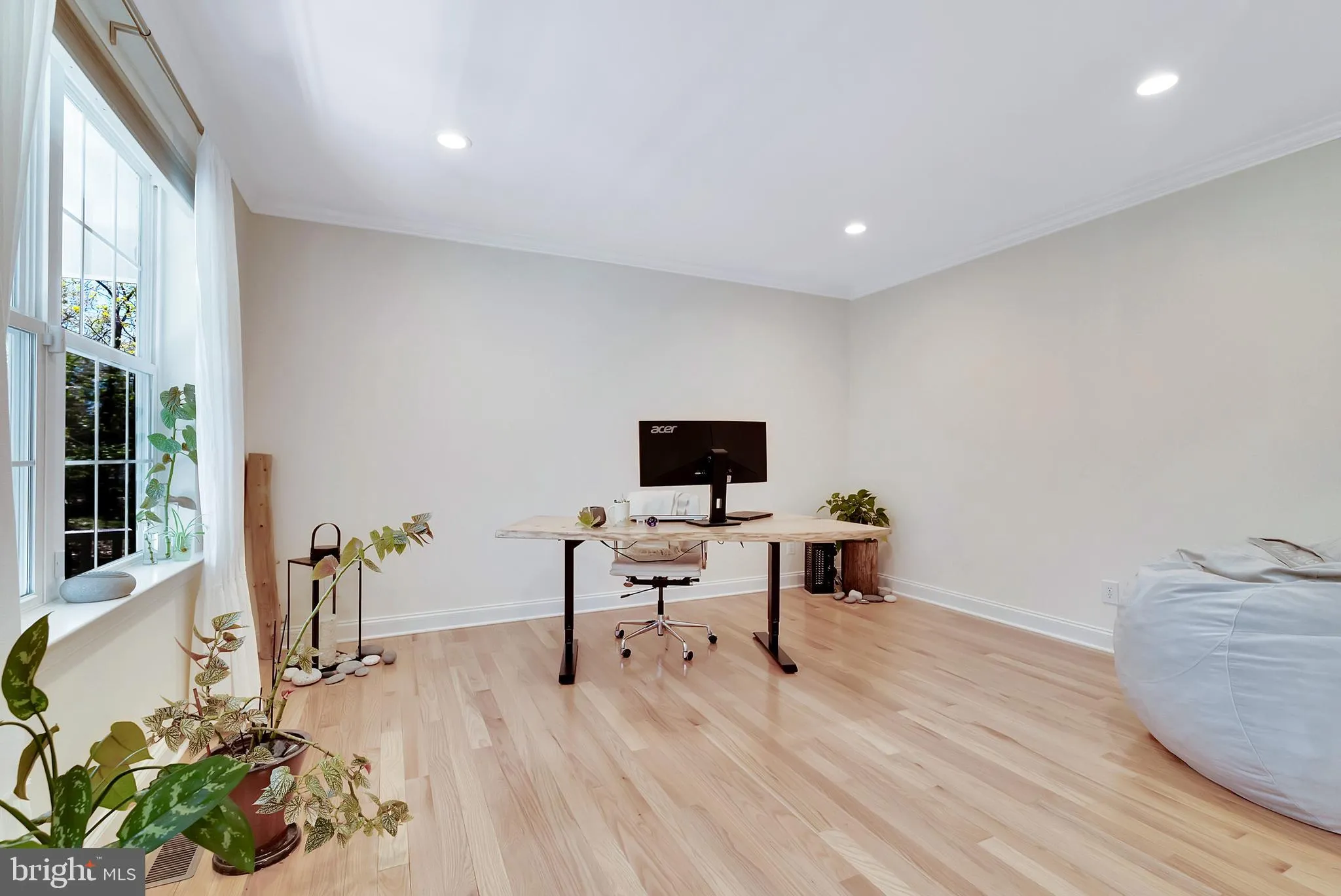 Norristown, Pennsylvania 19403, United States, 4 Bedrooms Bedrooms, ,3 BathroomsBathrooms,Residential,Pending,120644