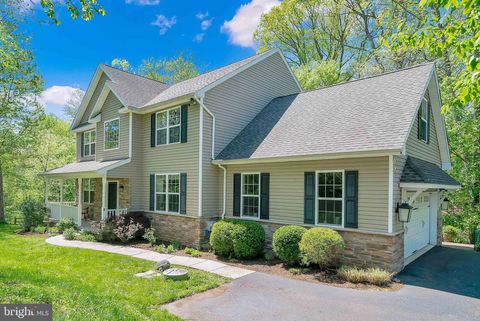 8 FEATHERBED LANE NORRISTOWN PA 19403