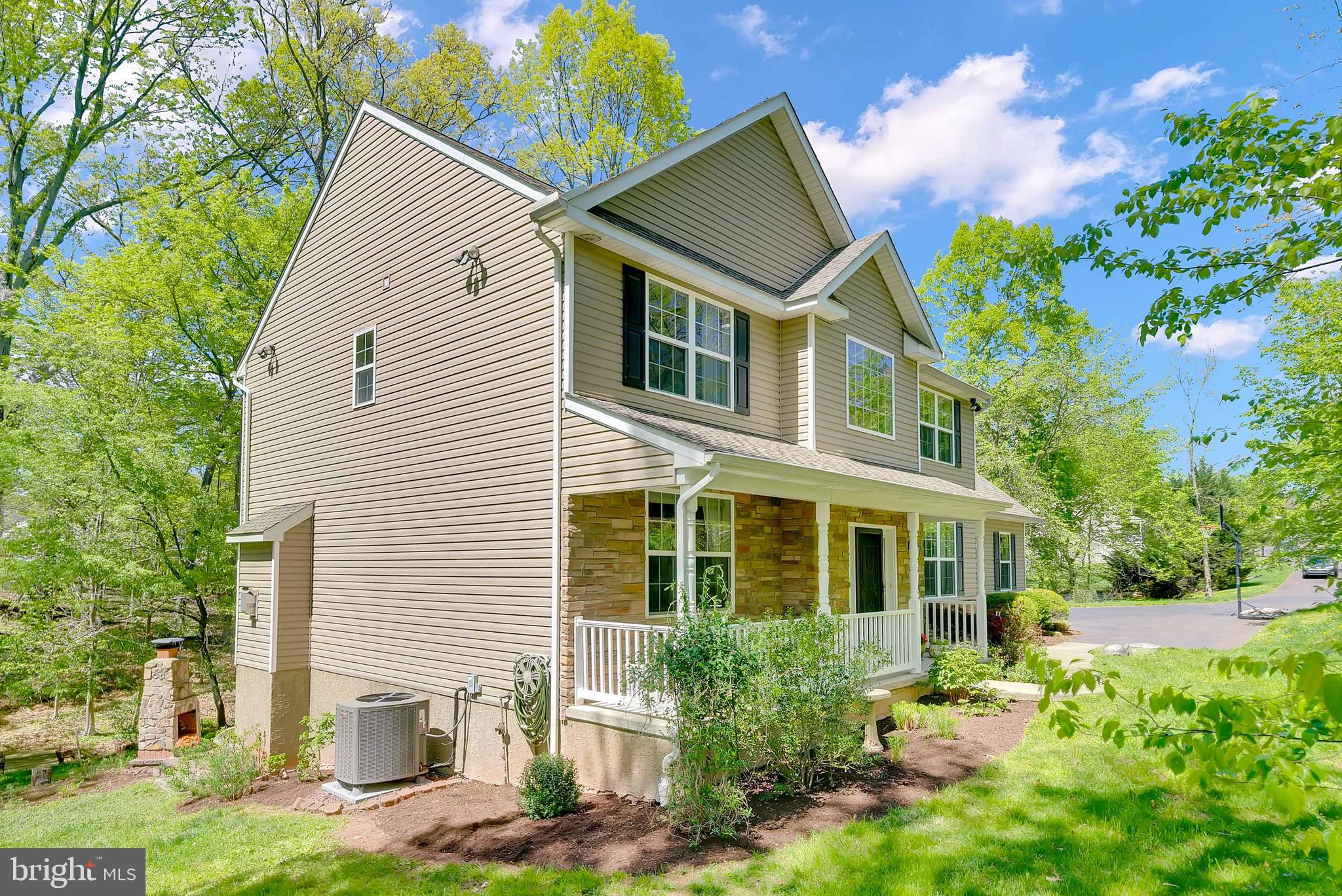 8 FEATHERBED LANE