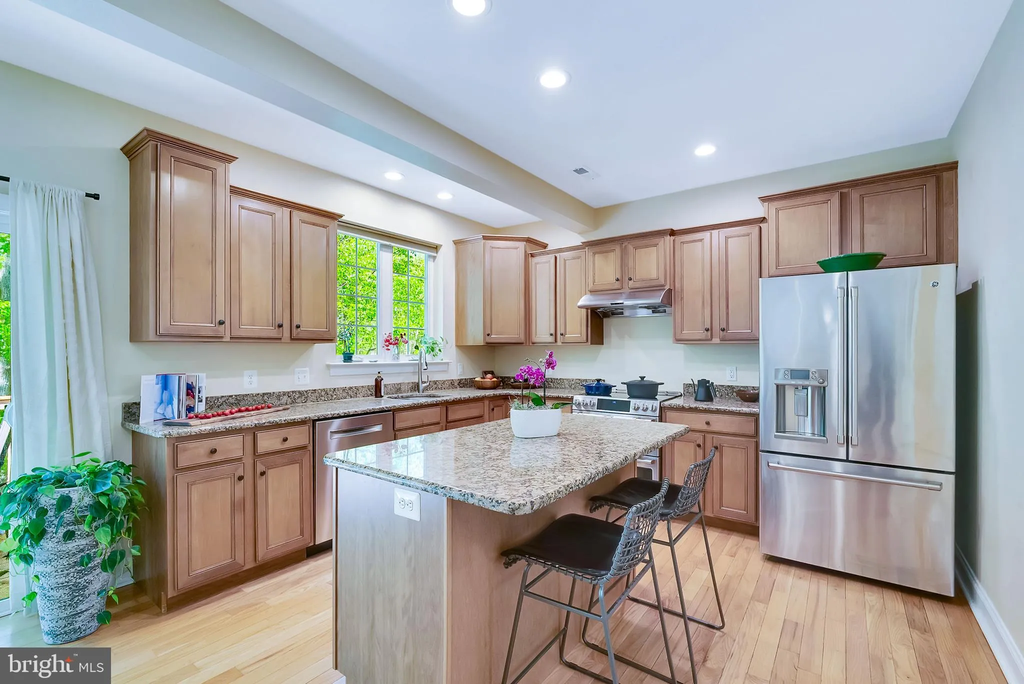 Norristown, Pennsylvania 19403, United States, 4 Bedrooms Bedrooms, ,3 BathroomsBathrooms,Residential,Pending,120644