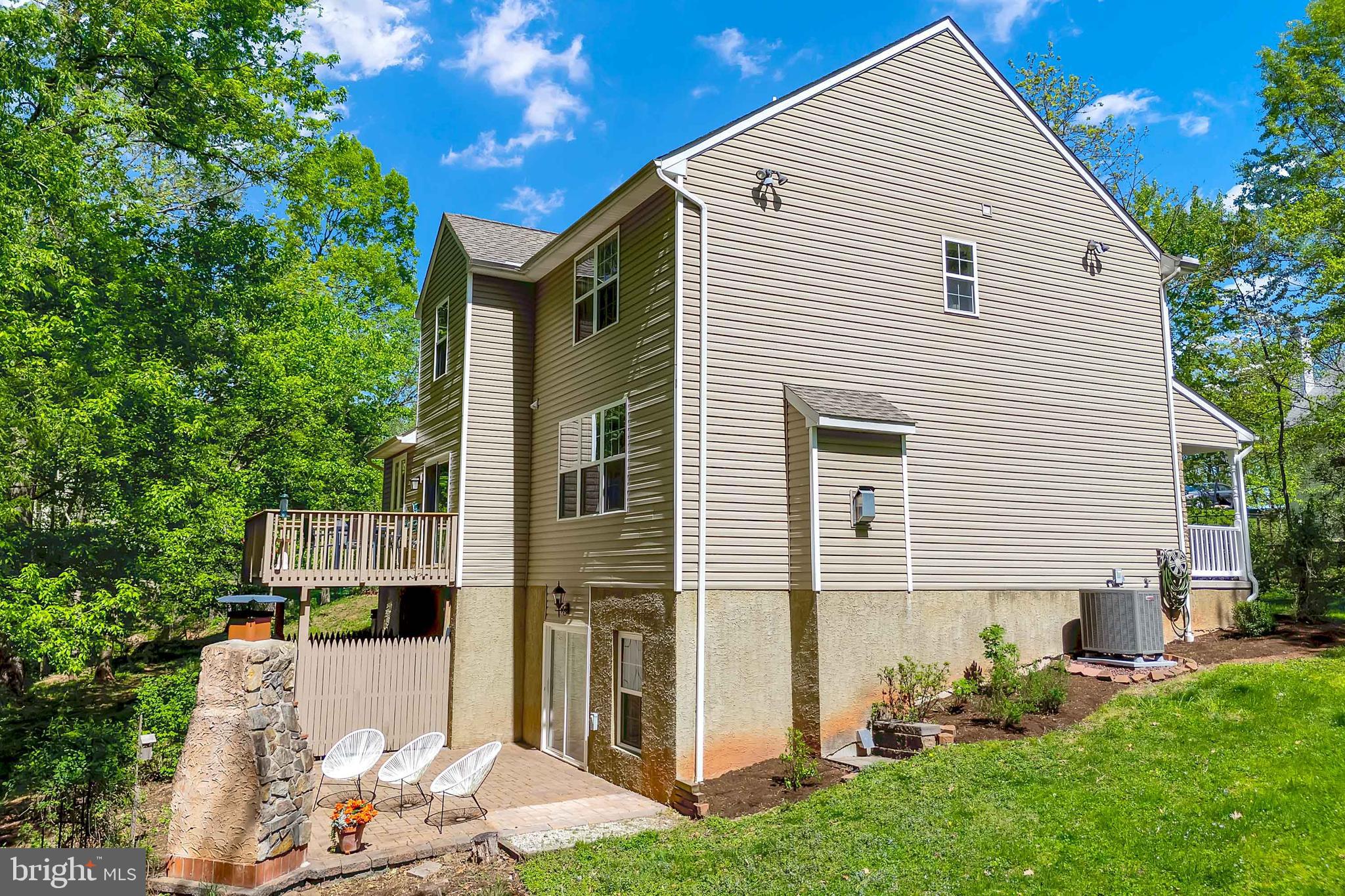 8 FEATHERBED LANE