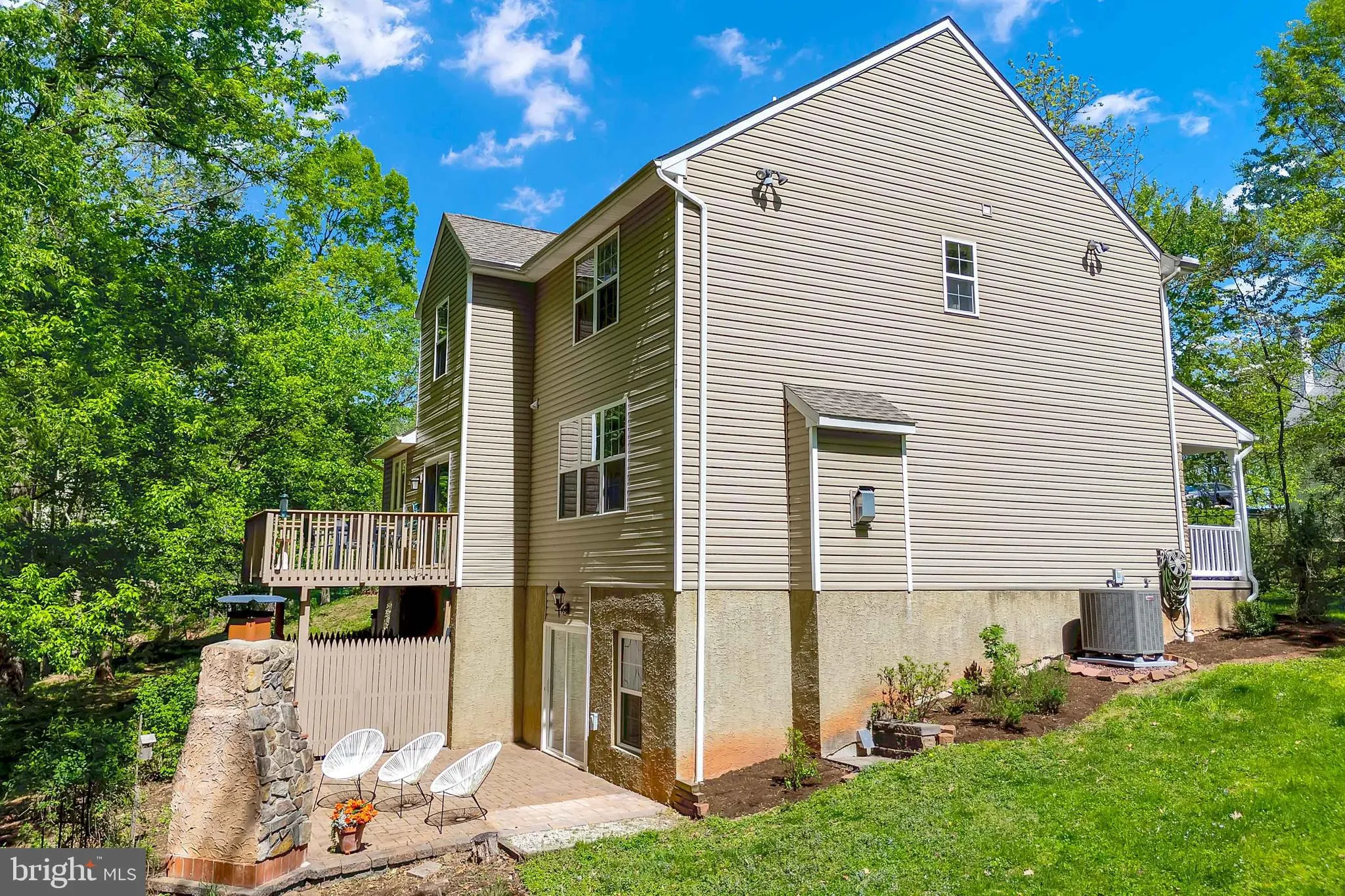 Norristown, Pennsylvania 19403, United States, 4 Bedrooms Bedrooms, ,3 BathroomsBathrooms,Residential,Pending,120644