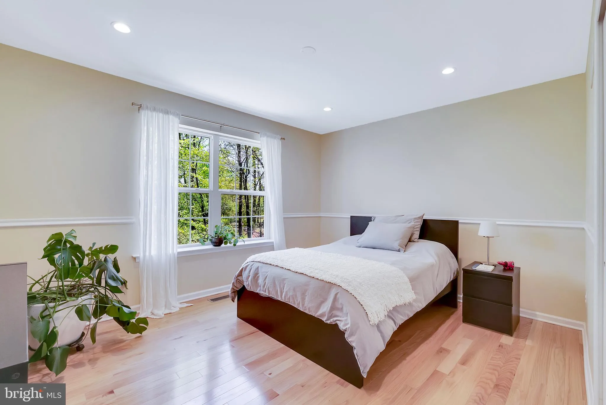 Norristown, Pennsylvania 19403, United States, 4 Bedrooms Bedrooms, ,3 BathroomsBathrooms,Residential,Pending,120644