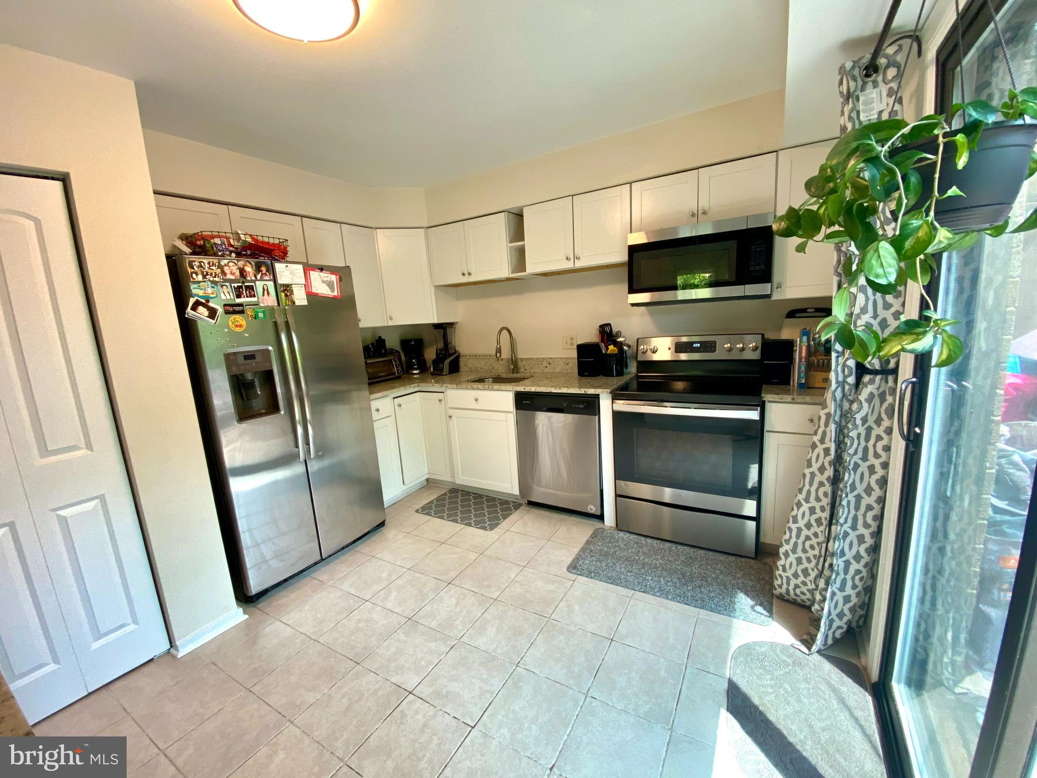 HOLLOW OAKS - Residential