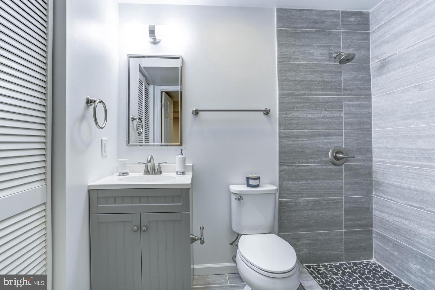 HOLLOW OAKS - Residential