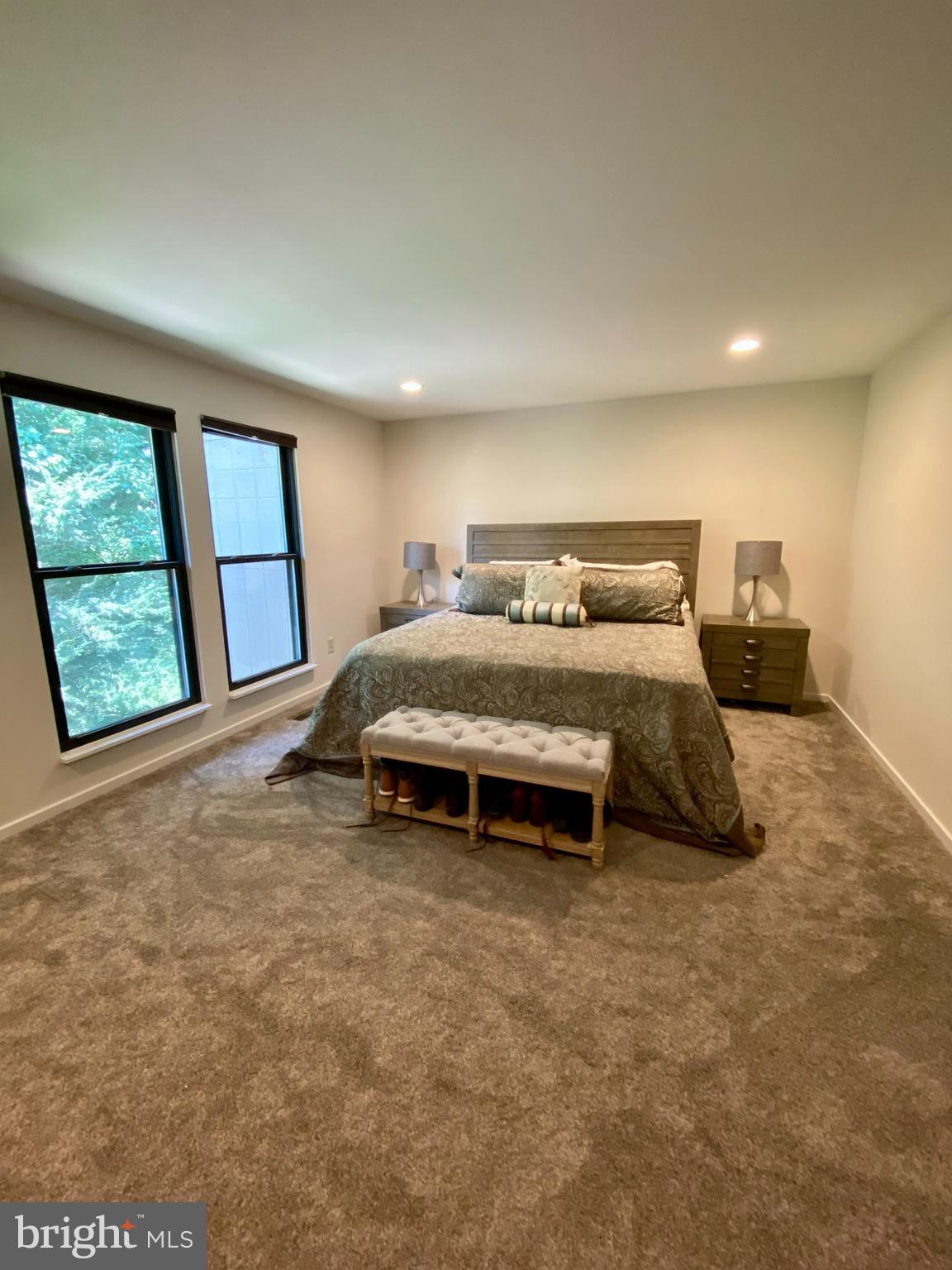 HOLLOW OAKS - Residential