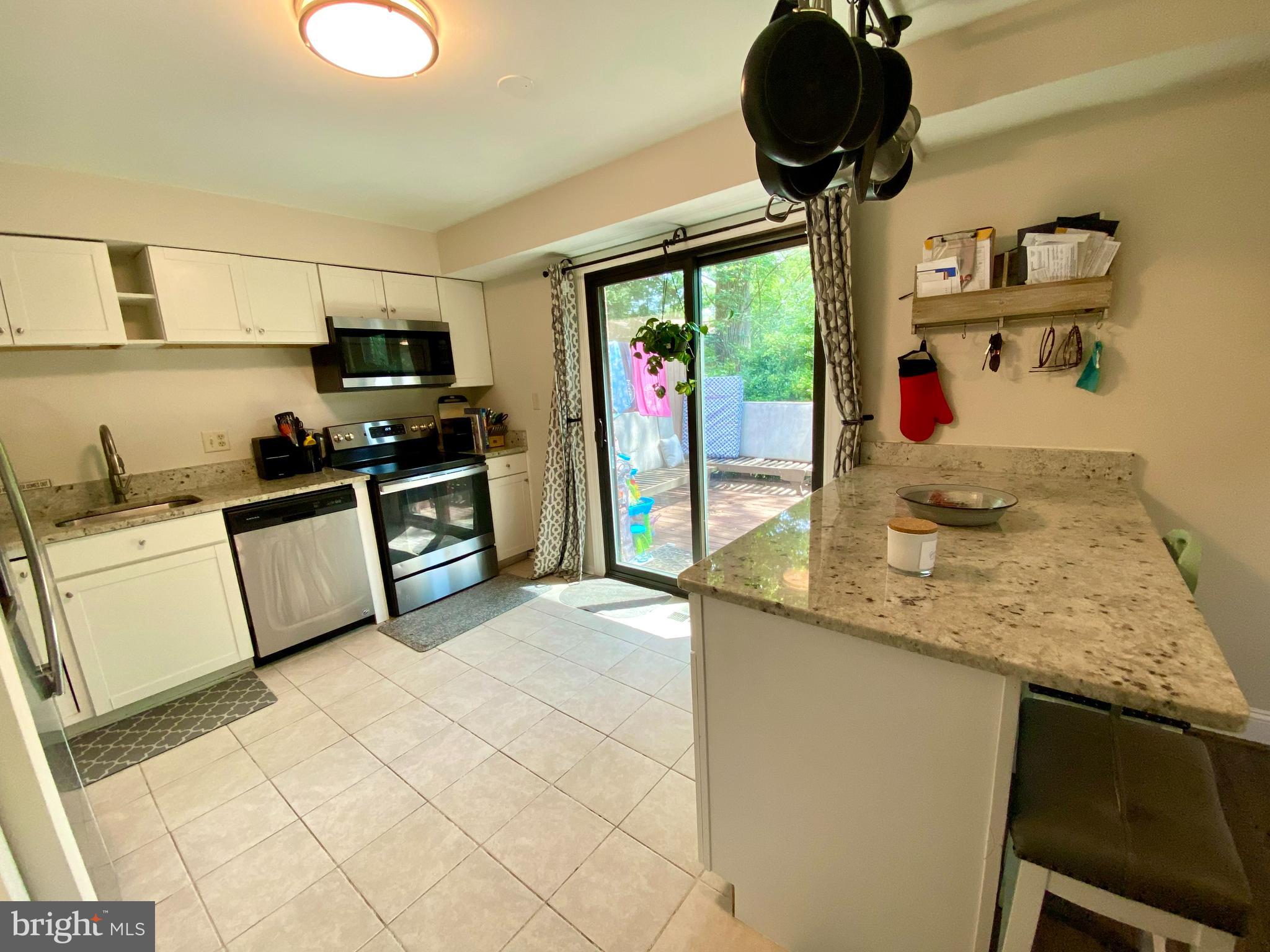 HOLLOW OAKS - Residential