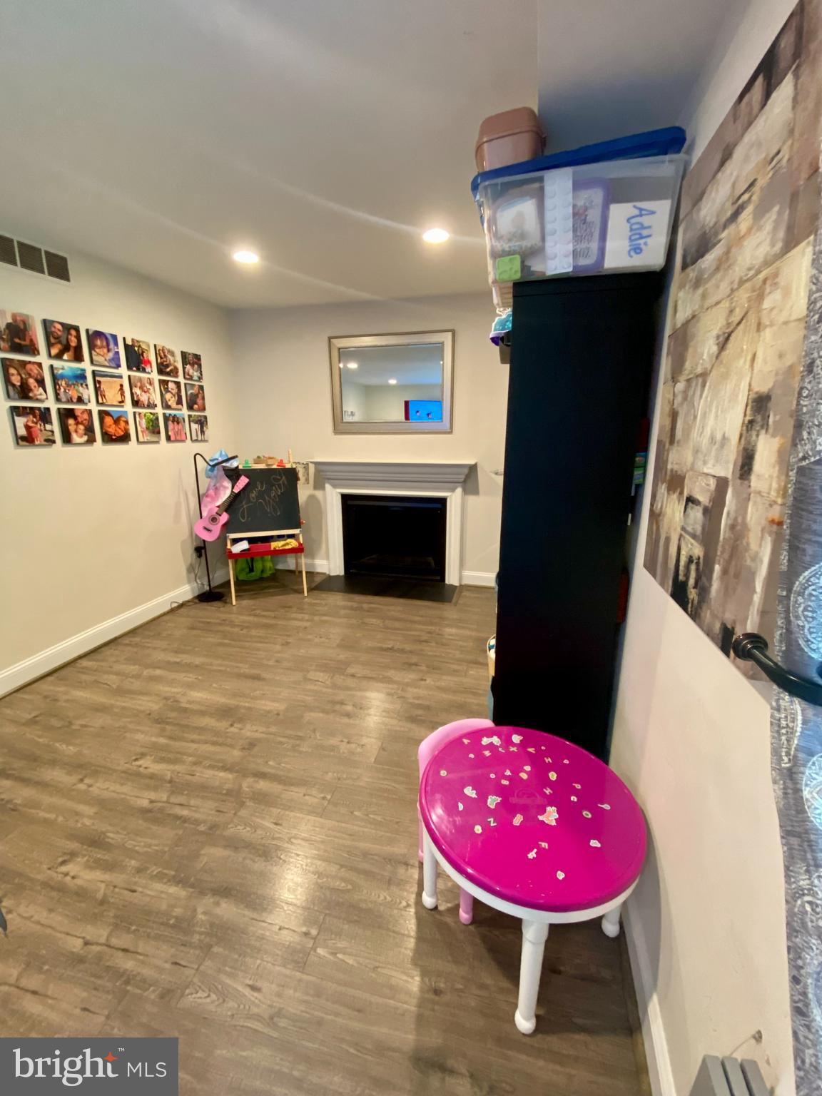 HOLLOW OAKS - Residential