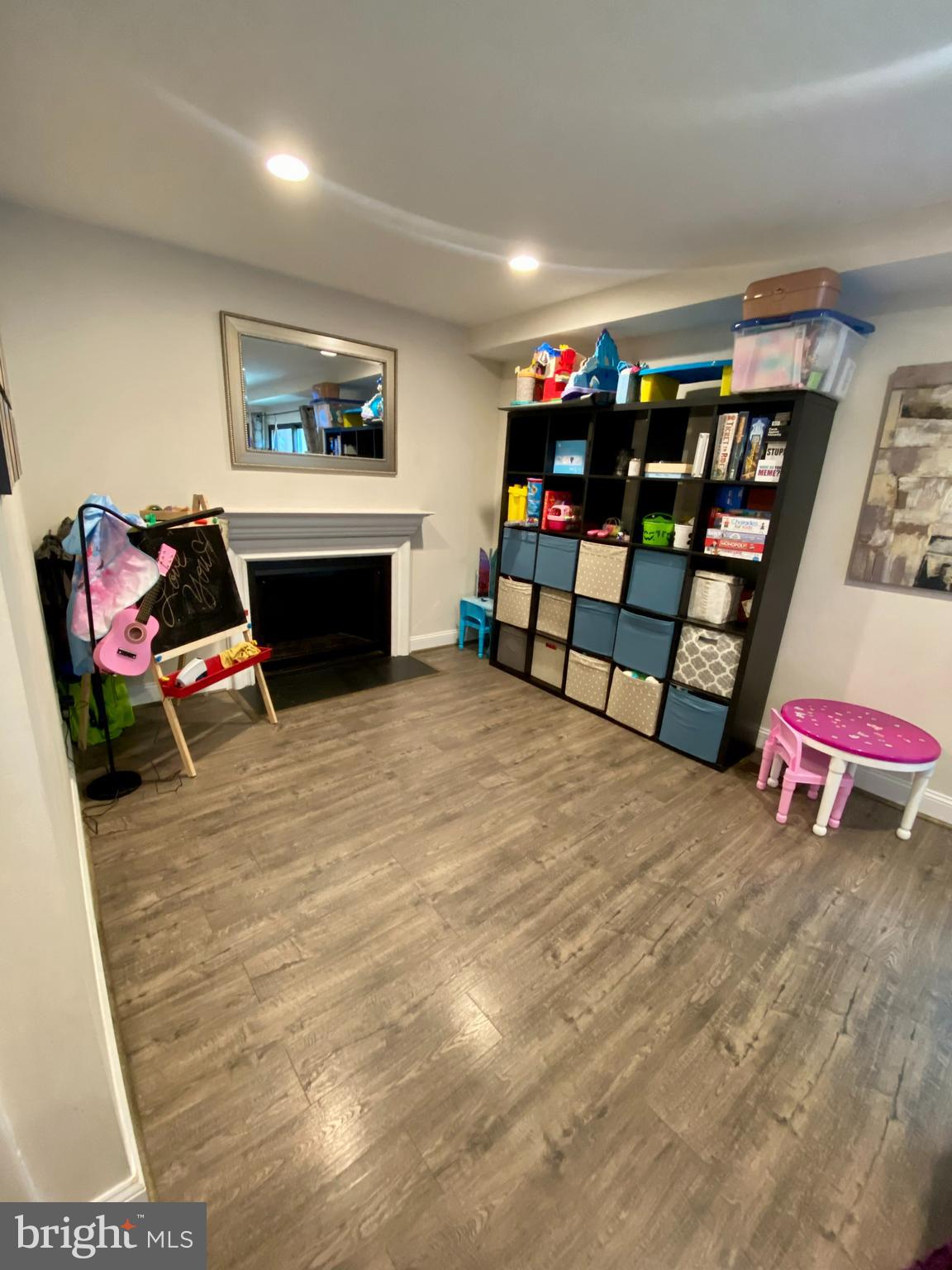 HOLLOW OAKS - Residential