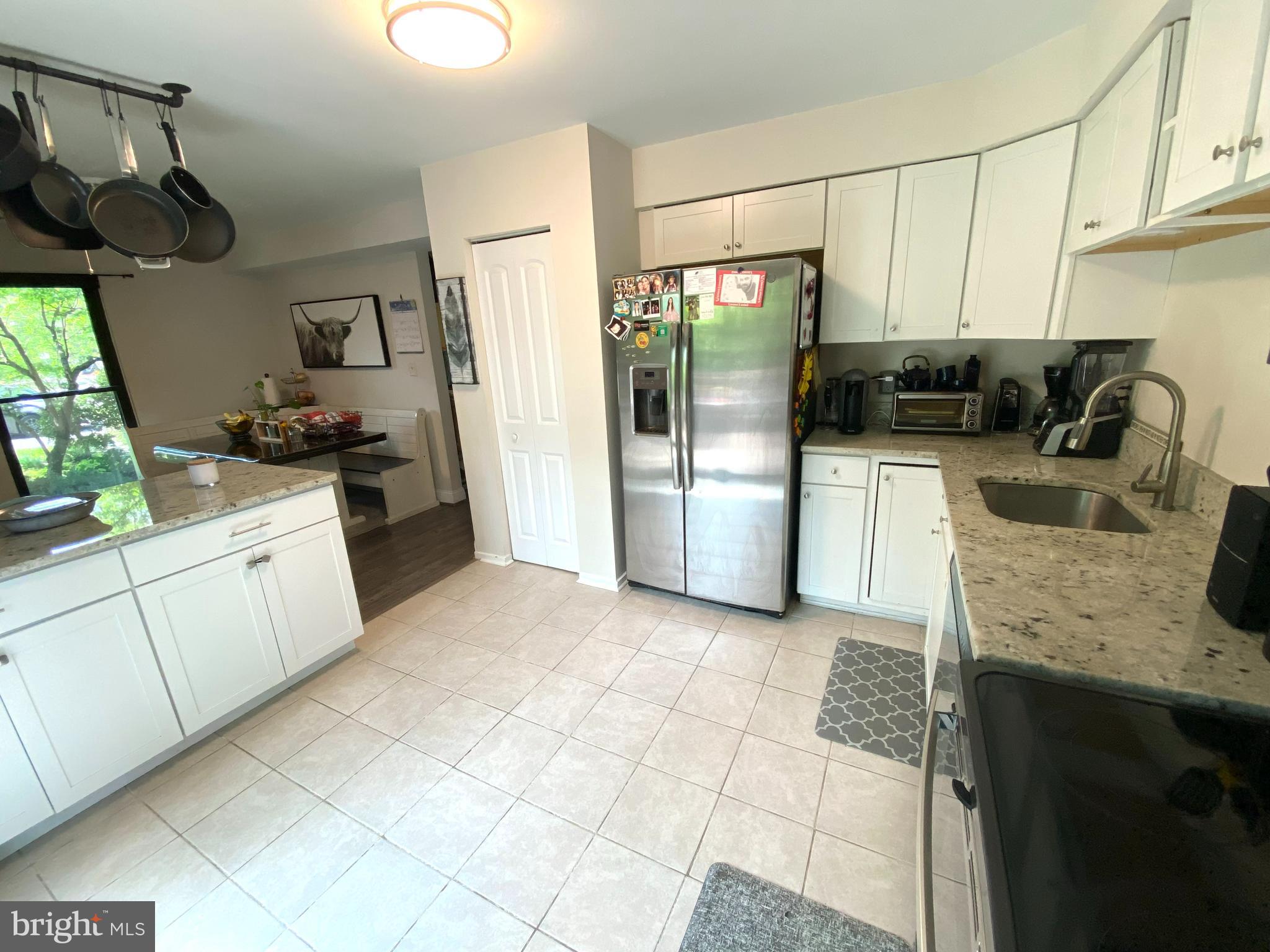 HOLLOW OAKS - Residential