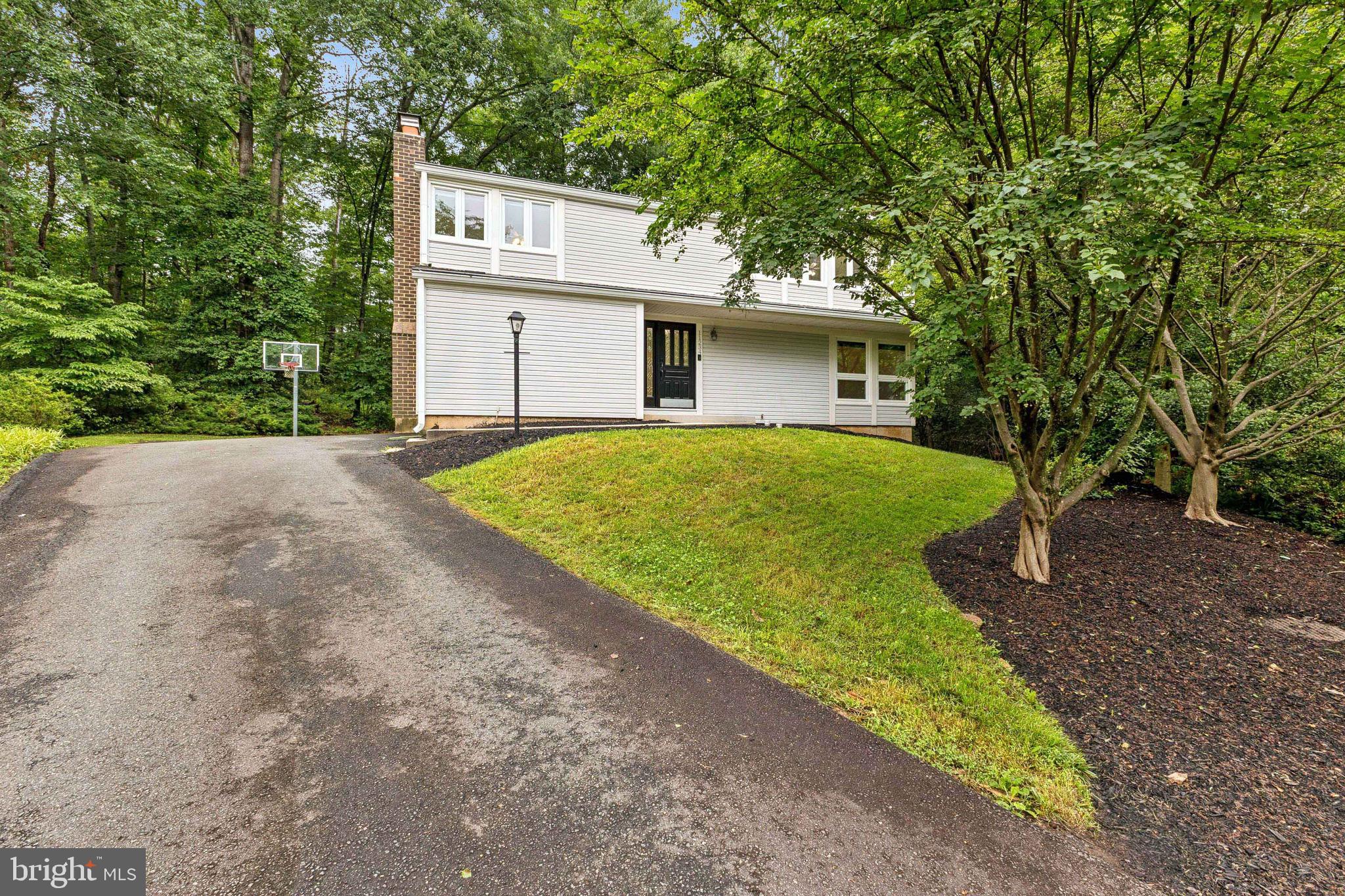 11234 HUNTING HORN LANE