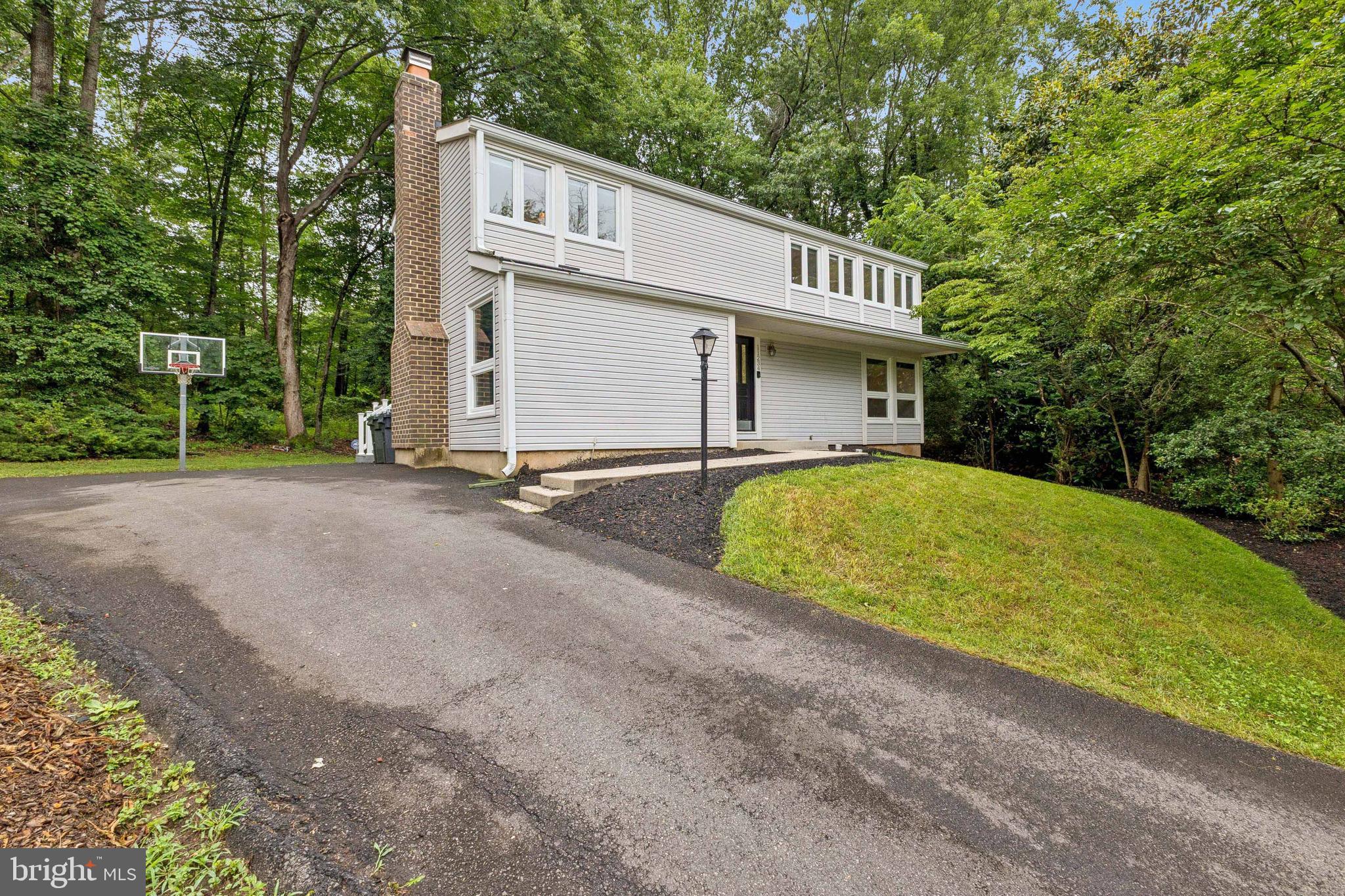 11234 HUNTING HORN LANE