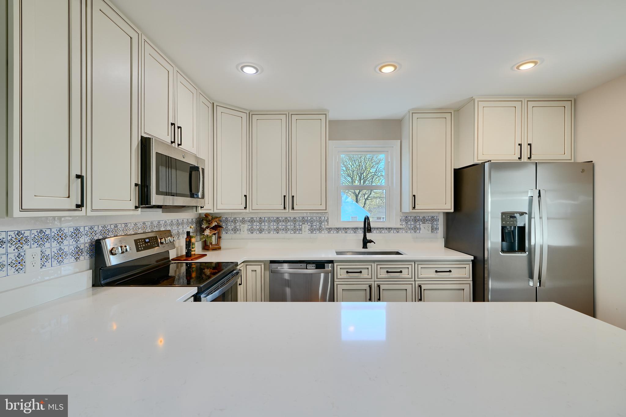 HILLENDALE PARK - Residential