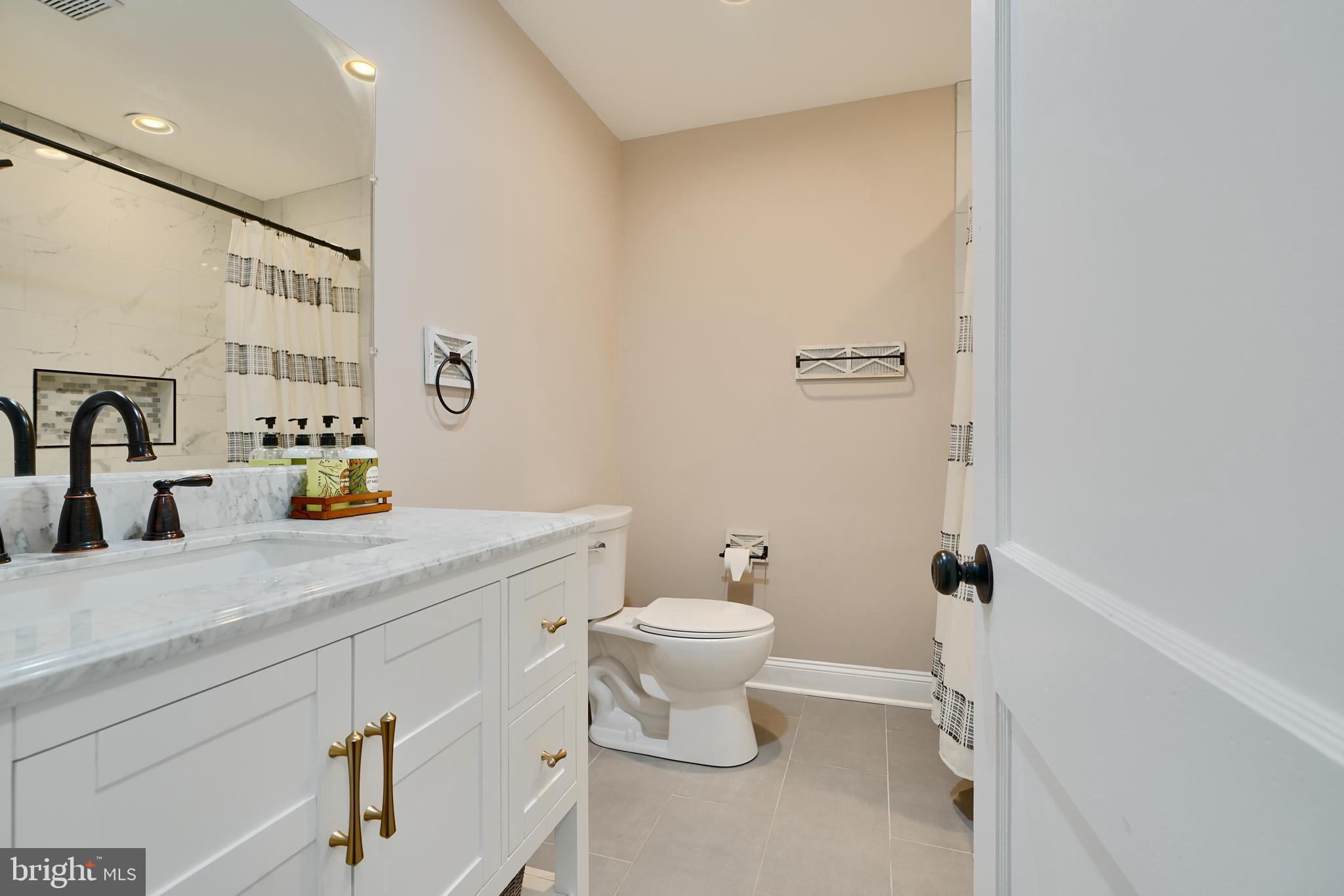 HILLENDALE PARK - Residential