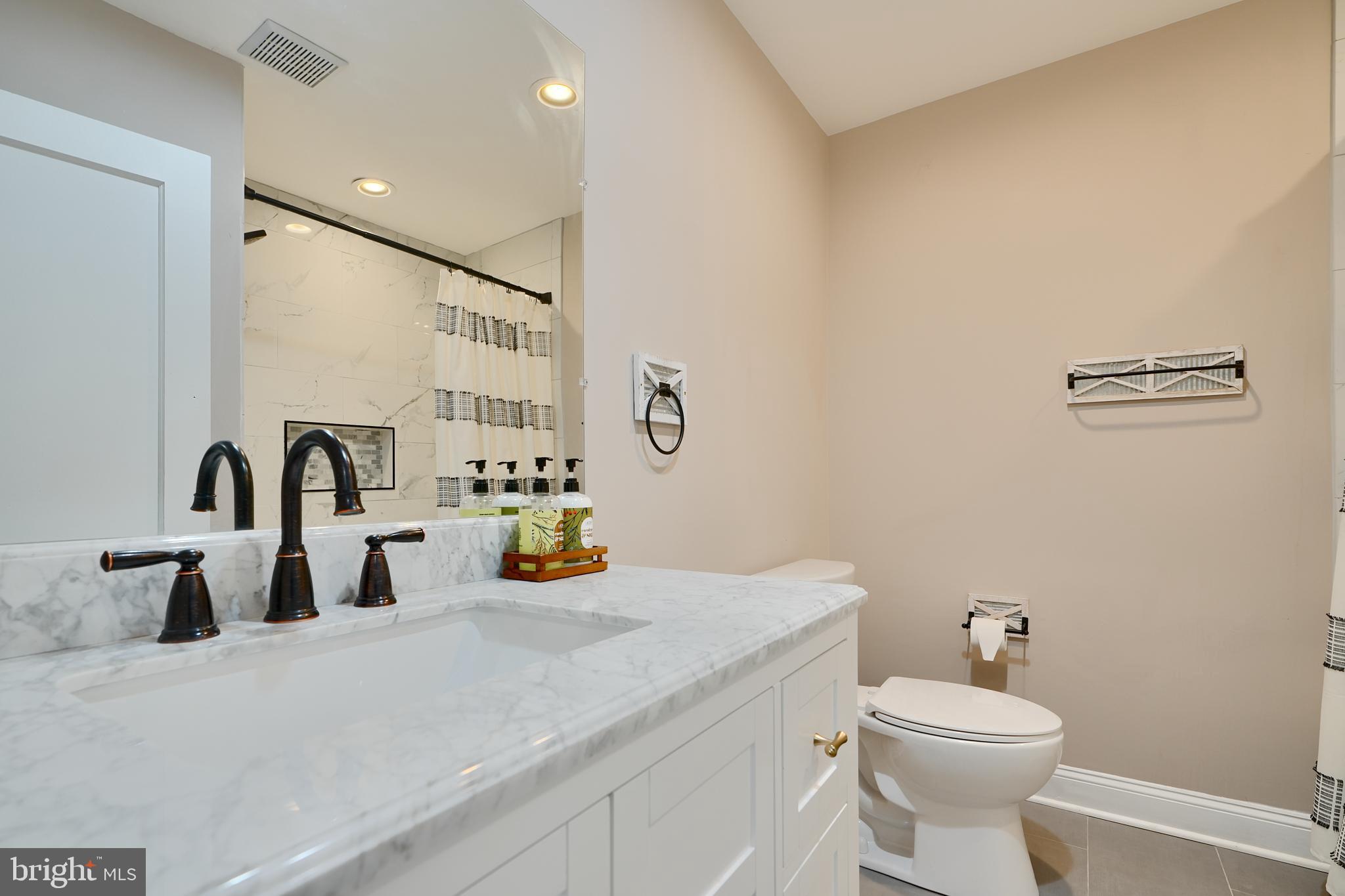 HILLENDALE PARK - Residential