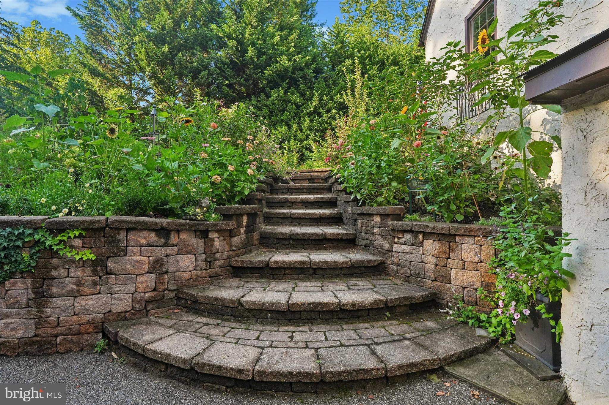 1016 TRINITY LANE