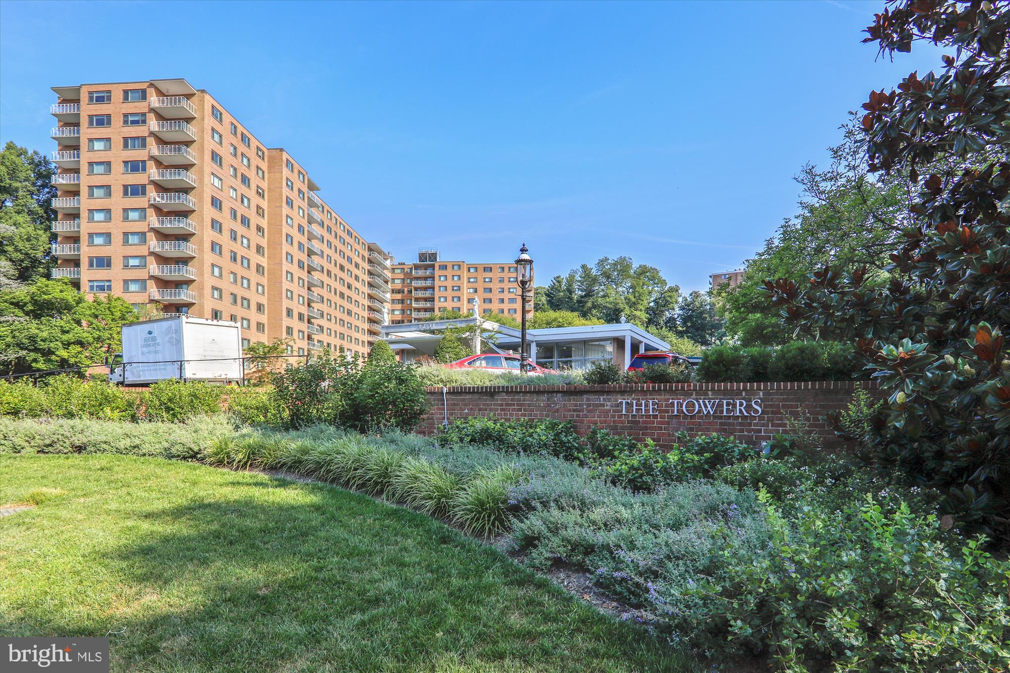 4201 CATHEDRAL AVENUE NW 908E