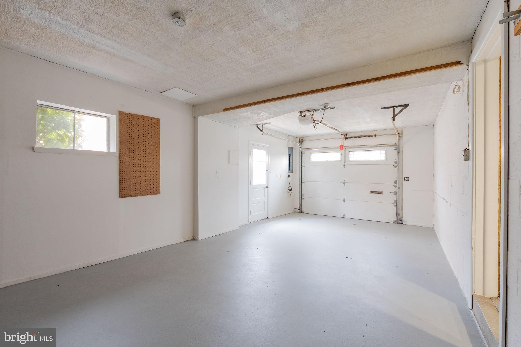 BOULEVARD MANOR - Residential