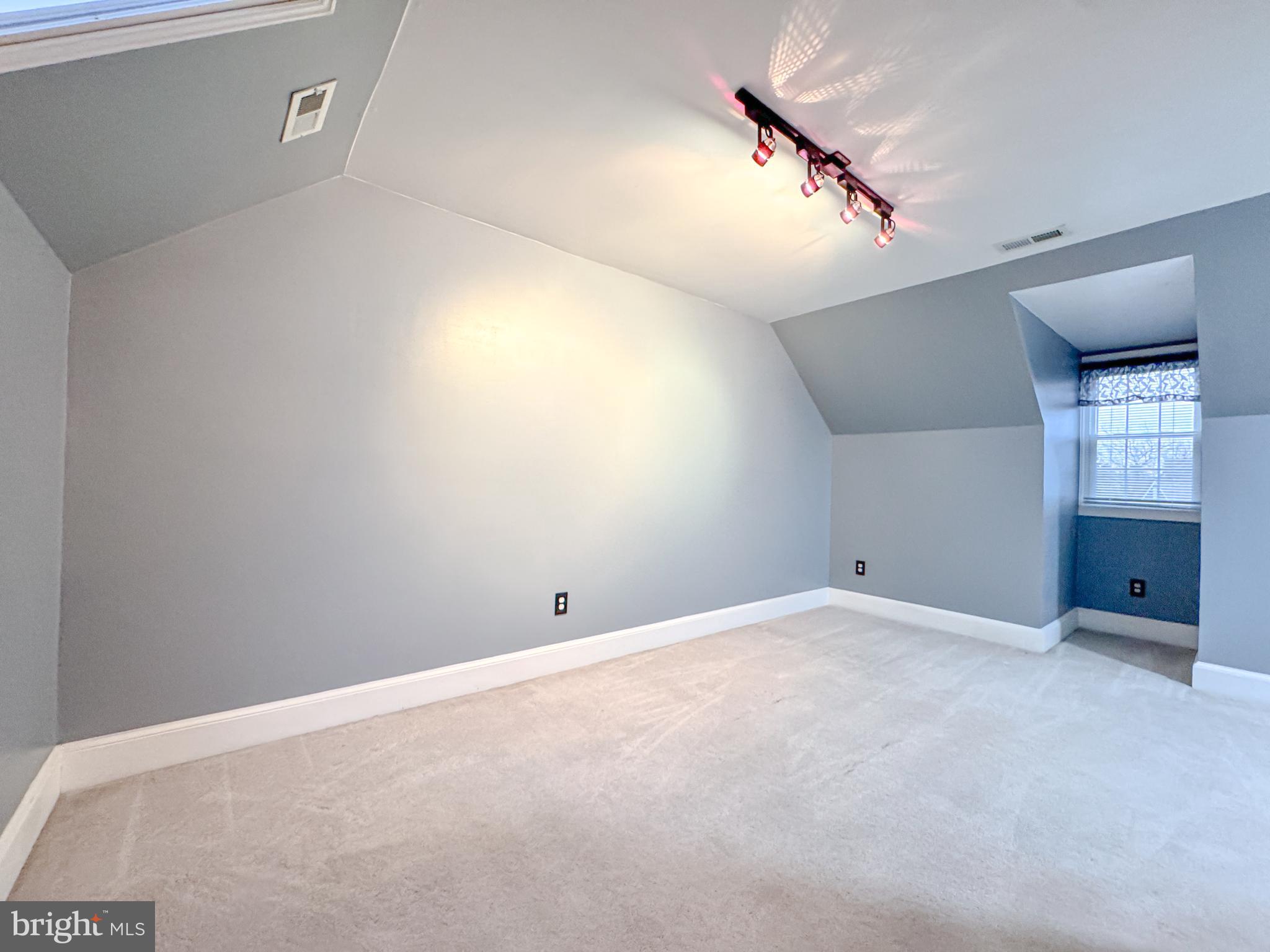 WILLOW POND - Residential