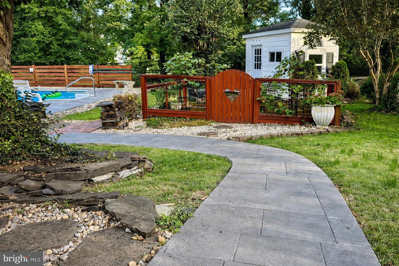 WILLOW POND - Residential