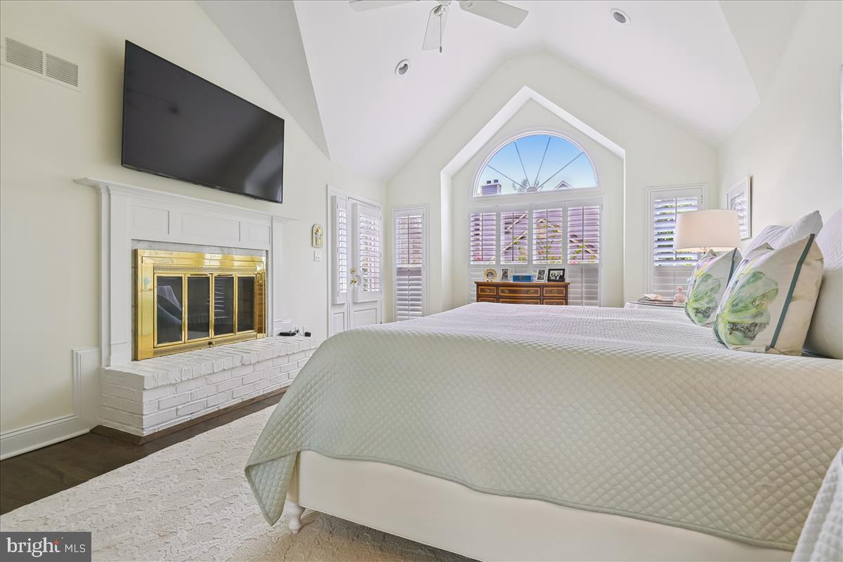 THE MEADOWS OF GREEN SPRING - Residential