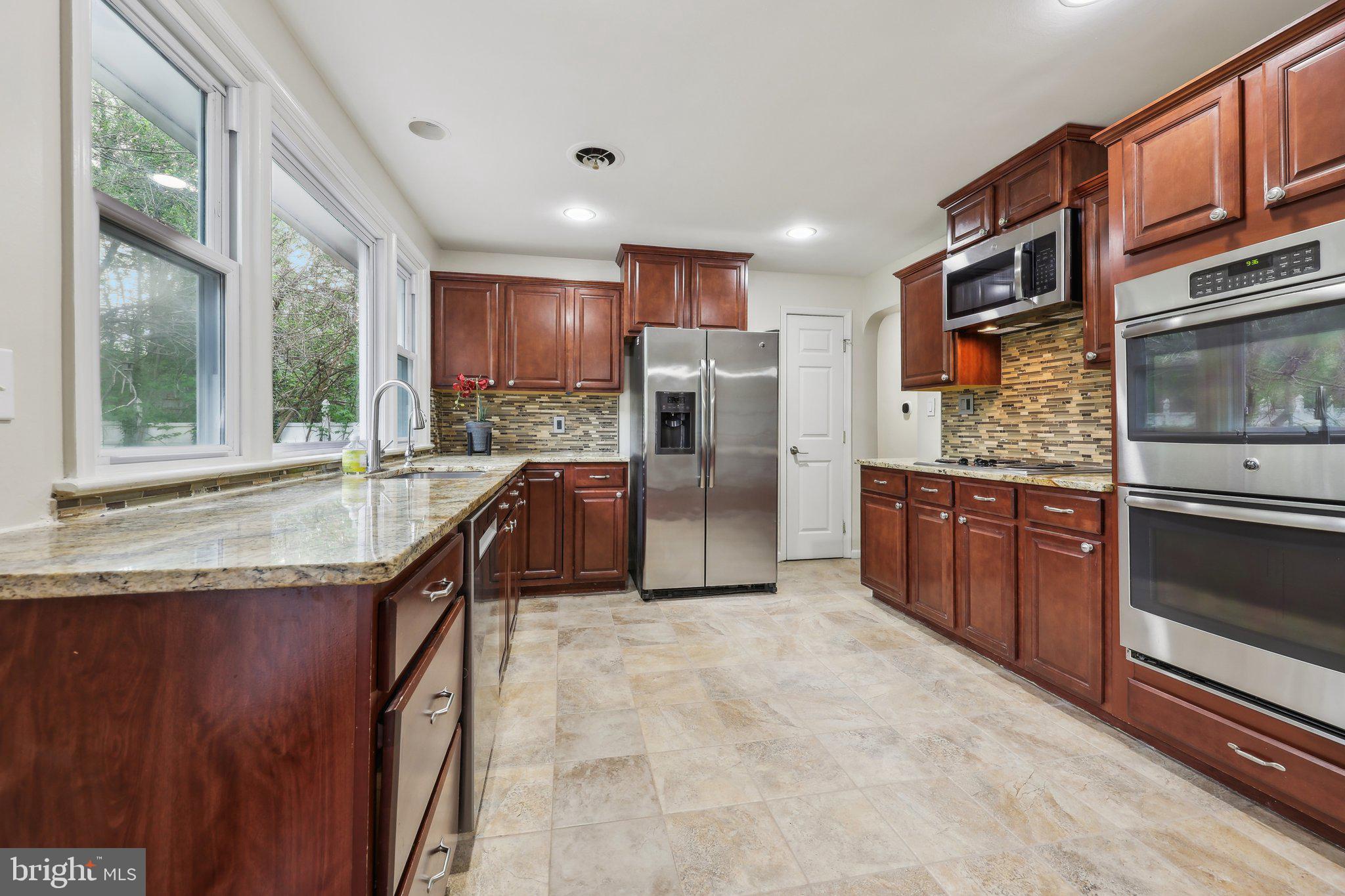 SHERWOOD FOREST - Residential