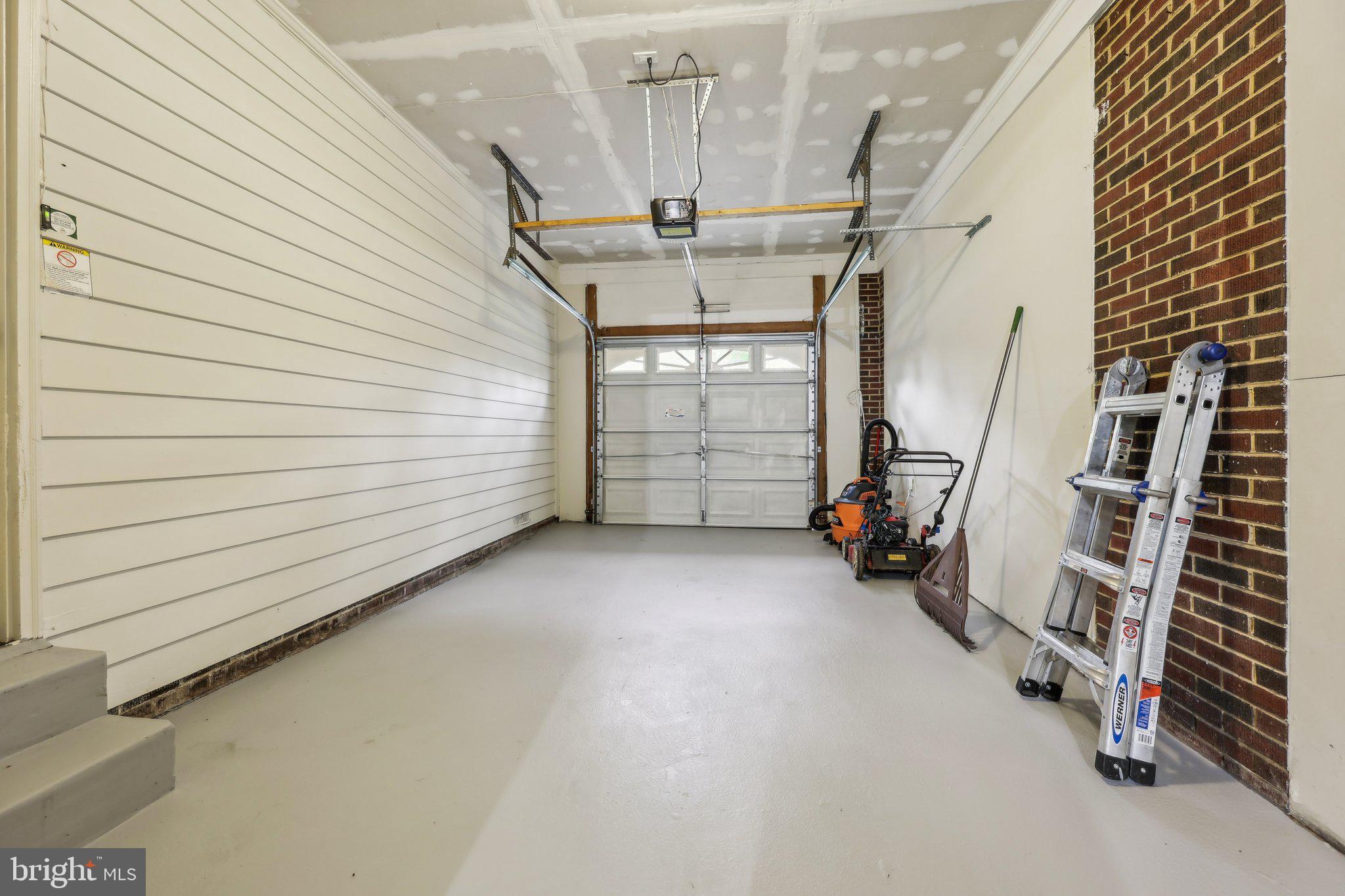 SHERWOOD FOREST - Residential