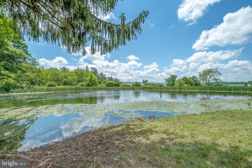 Great .24 acre homesite just minutes to downtown Oakland, shopping and great schools. This lot offers public water and sewer, a community pond and easy road access. All this lot needs is your dream home to be built here.