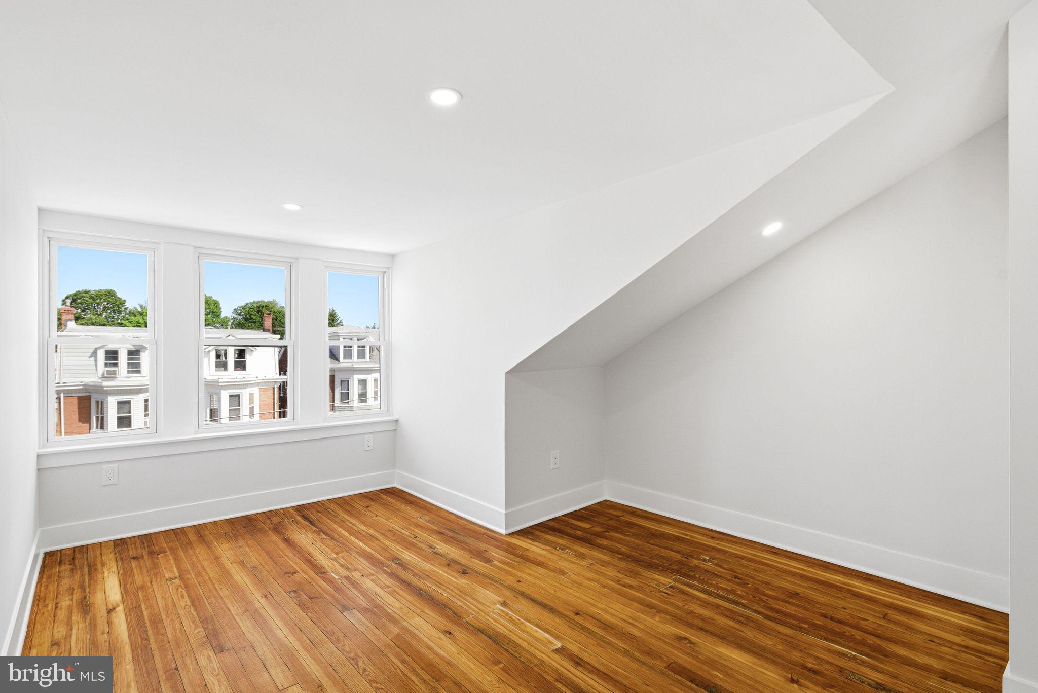 ROXBOROUGH - Residential