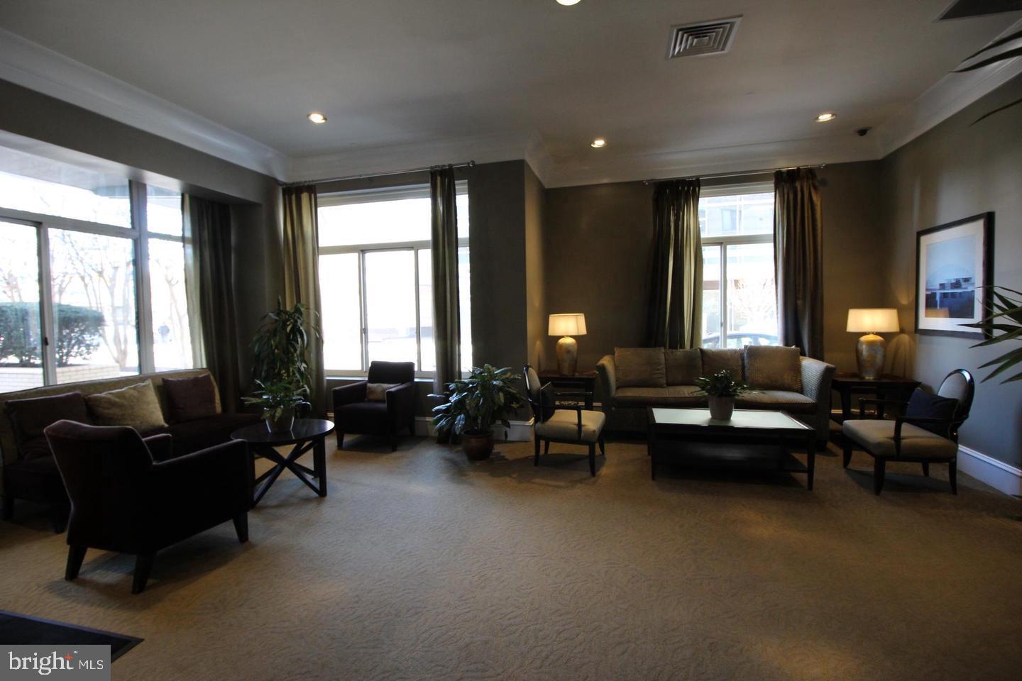 CONTINENTAL - Residential Lease