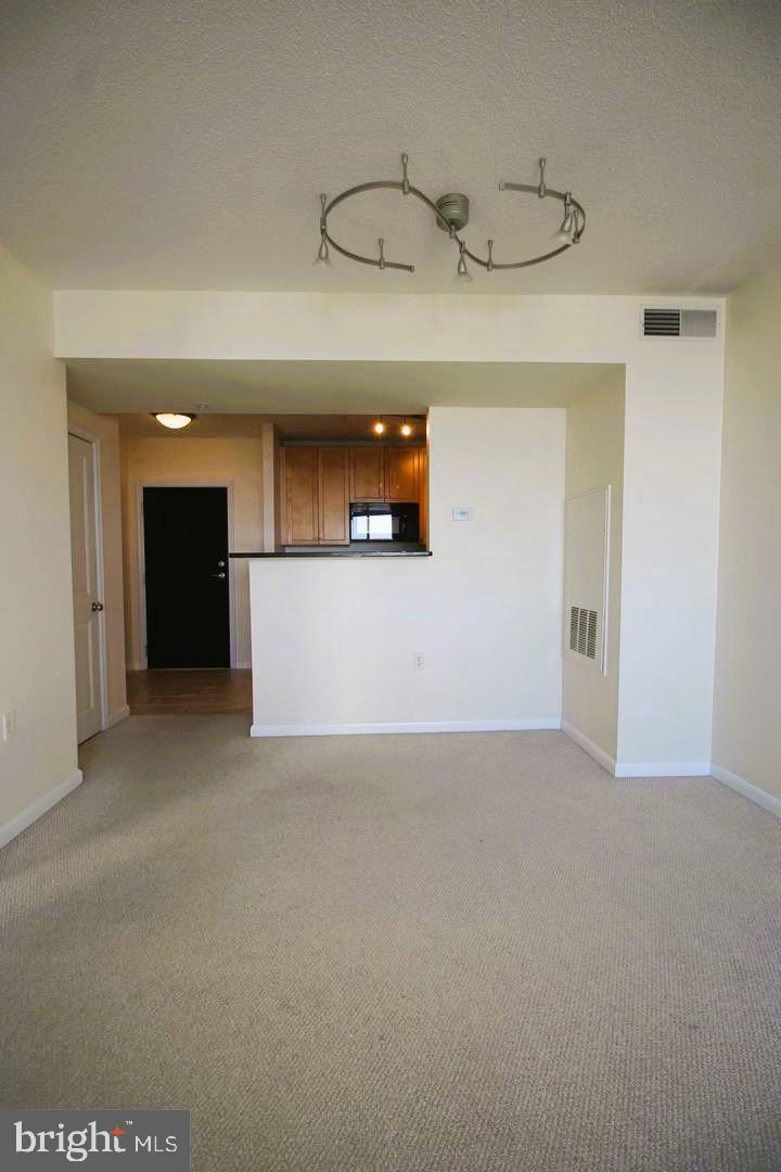 CONTINENTAL - Residential Lease